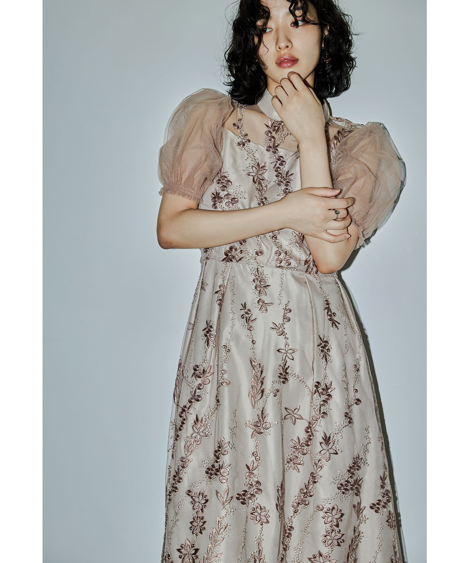 【ビーフラット/bflat】のチュールパフスリーブ刺繍レースドレス 結婚式 成人式 二次会 同窓会 インテリア・キッズ・メンズ・レディースファッション・服の通販 founy(ファニー) 　ファッション　Fashion　レディースファッション　Fashion for Women　ワンピース　Dresses　フォーマル・パーティードレス・結婚式用ドレス　Elegant & Casual Dresses　おすすめ　Recommended / Our Picks　エレガント 上品　Elegant　スカラップ　Scallop, Scalloped Edge　ドレス　Dress, One-Piece　リボン　Ribbon, Bow　レース　Lace, Lace Fabric　二次会　After Party　披露宴　Wedding Reception　結婚式　Wedding　ベージュ|ID: prp329100004813638 ipo3291000000034951117