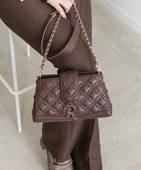 【ランダ/RANDA】の2WAYゴールドチャームキルティングバッグ 人気、トレンドファッション・服の通販 founy(ファニー) ファッション Fashion レディースファッション Fashion for Women バッグ Bags エレガント 上品 Elegant キルティング Quilted, Quilting ショルダー Shoulder, Shoulder Strap チャーム Charm, Pendant ハンカチ Handkerchief, Hanky フォルム Silhouette, Form フラワー Flower, Floral フロント Front, Front Design ポケット Pocket, Pocket Detail モチーフ Motif, Design Theme リップ Lip, Lip Motif 台形 A-Line, Trapezoid Shape 財布 Wallet, Purse |ID:prp329100004813897