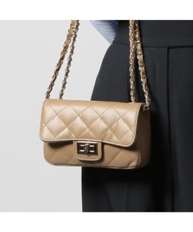 【セットアップセブン/SETUP7】のAULENTTI/レザーキルティングチェーンショルダーバッグ 人気、トレンドファッション・服の通販 founy(ファニー) ファッション Fashion レディースファッション Fashion for Women バッグ Bags イタリア Italy カーゴパンツ Cargo Pants, Utility Pants キャミワンピース Cami Dress, Slip Dress キルティング Quilted, Quilting クラシカル Classical, Vintage-Inspired ショルダー Shoulder, Shoulder Strap シンプル Simple, Minimal ジャケット Jacket, Outerwear スウェット / スエット Sweatshirt, Sweatwear スラックス Slacks, Dress Pants セットアップ Set-Up, Coordinated Outfit タートルネック Turtleneck, High Neck チェーン Chain, Chain Strap ツイード Twill, Twill Weave デニム Denim, Jeans Material トレンド Trend, Trending Now マーメイド Mermaid, Fishtail Silhouette メタル Metal, Metal Parts 再入荷 Restock / Back in Stock おすすめ Recommended / Our Picks |ID:prp329100004813958