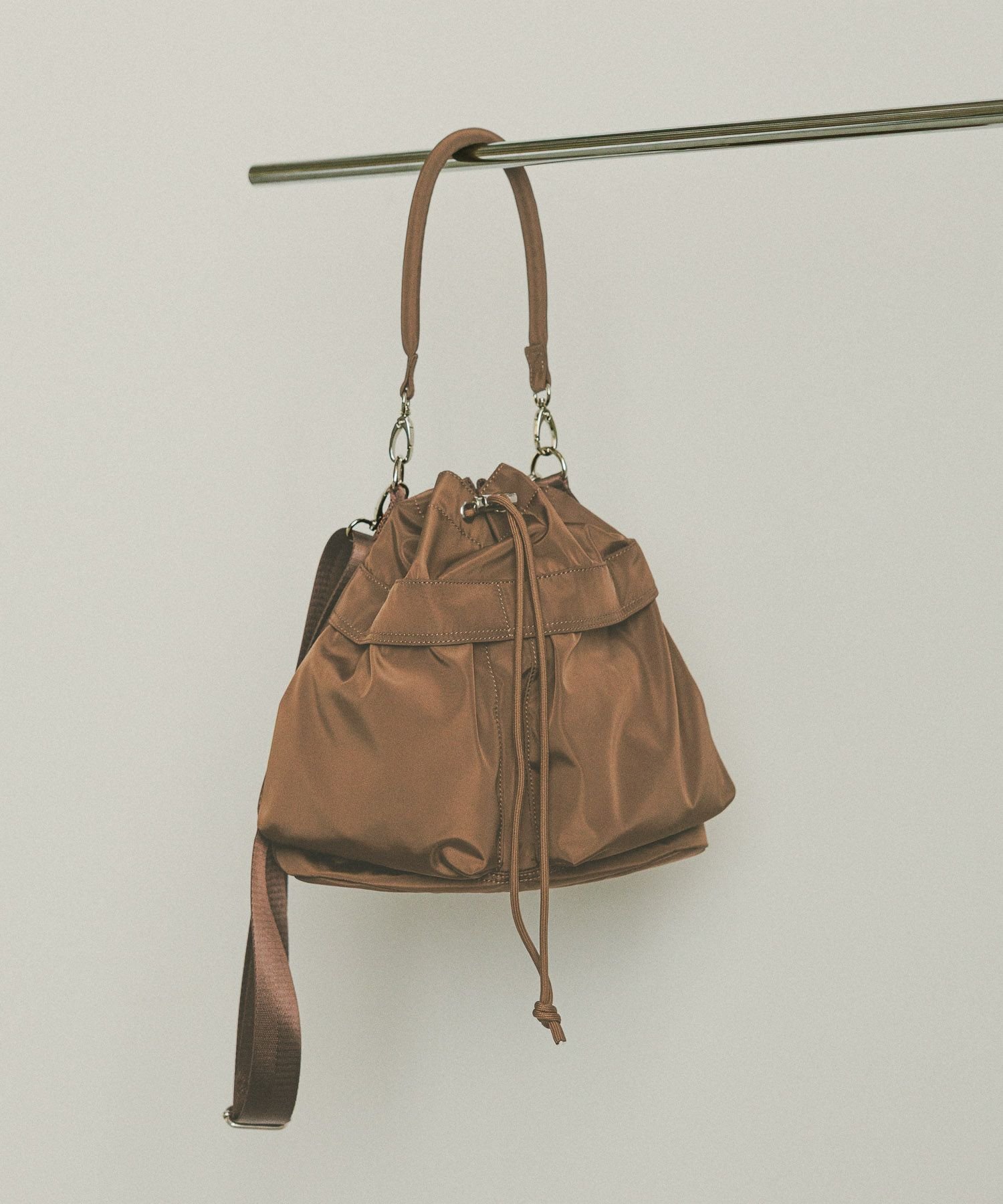 【グローバルワーク/GLOBAL WORK】の撥水軽量2WAYバッグ/137590 人気、トレンドファッション・服の通販 founy(ファニー) 　ファッション　Fashion　レディースファッション　Fashion for Women　アニマル　Animal Print　ショルダー　Shoulder, Shoulder Strap　トレンド　Trend, Trending Now　ポケット　Pocket, Pocket Detail　メタル　Metal, Metal Parts　巾着　Drawstring Bag, Kinchaku　財布　Wallet, Purse　軽量　Lightweight, Ultra Light　 other-1|ID: prp329100004814013 ipo3291000000034962195