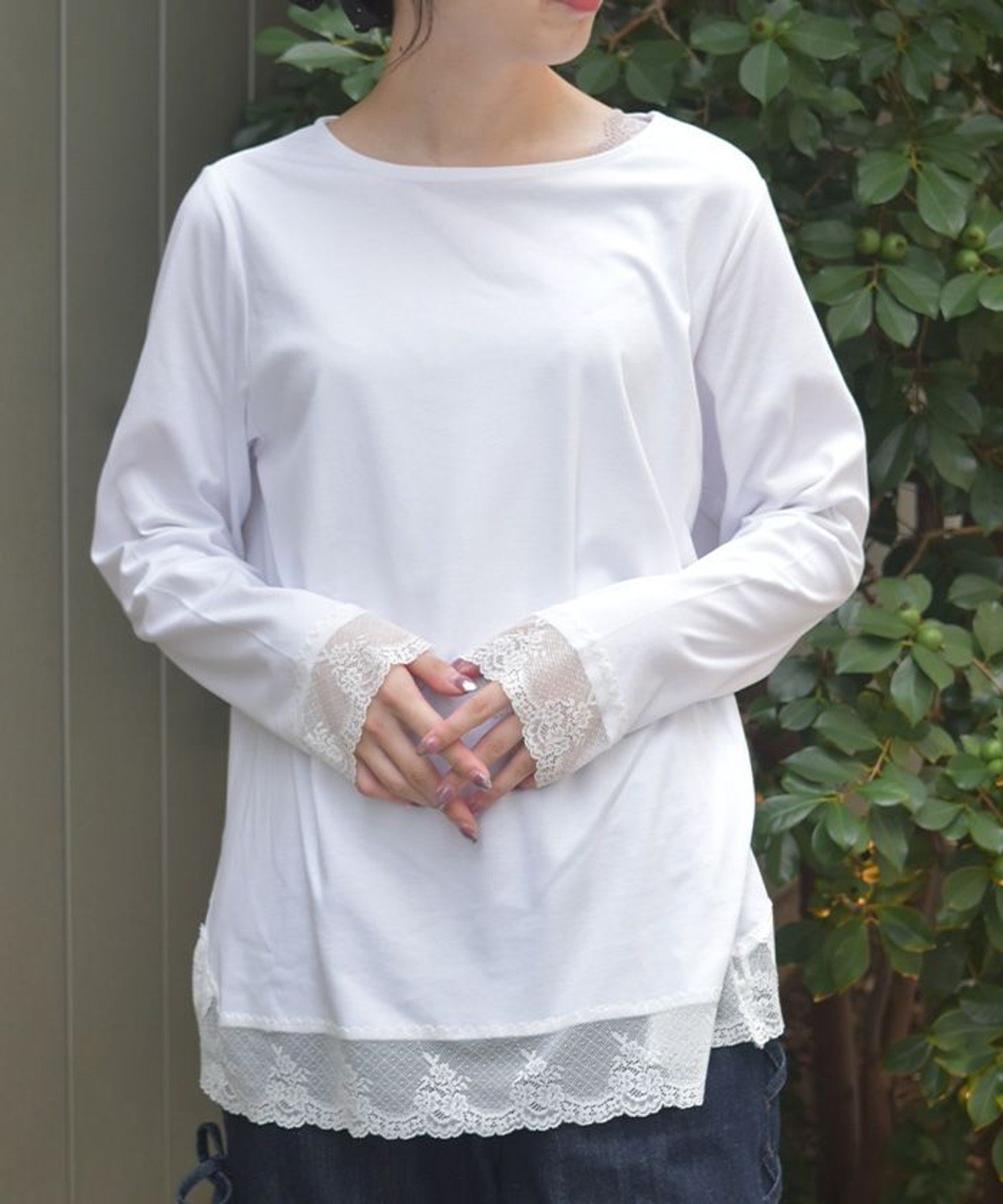 【アクシーズファム/axes femme】のレース使ロングTシャツ インテリア・キッズ・メンズ・レディースファッション・服の通販 founy(ファニー) 　ファッション　Fashion　レディースファッション　Fashion for Women　トップス・カットソー　Cut & Sew Tops　シャツ・ブラウス・オフィスカジュアル　Elegant Blouses & Button-Ups　ロングTシャツ・Tシャツ　Longline T-Shirts & Tees　おすすめ　Recommended / Our Picks　インナー　Innerwear　シンプル　Simple, Minimal　ストレッチ　Stretch, Stretchy Fabric　デニム　Denim, Jeans Material　フィット　Fit, Slim Fit　フェミニン　Feminine, Girly　ベスト　Vest, Waistcoat　レース　Lace, Lace Fabric　ロング　Long, Long-Length　白|ID: prp329100004814059 ipo3291000000034962583
