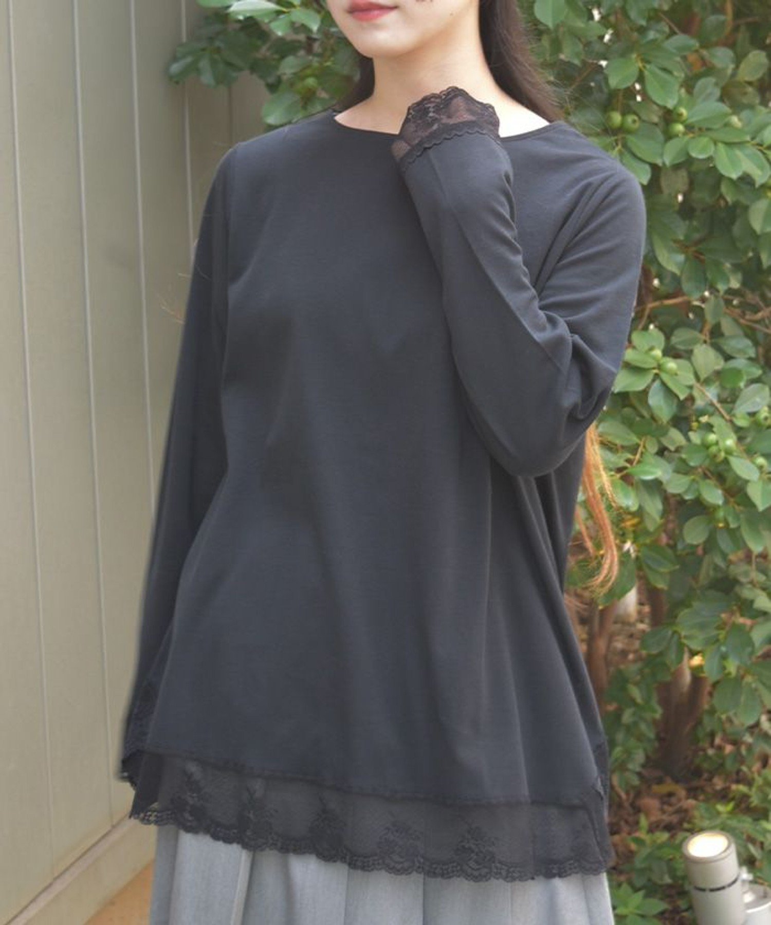 【アクシーズファム/axes femme】のレース使ロングTシャツ インテリア・キッズ・メンズ・レディースファッション・服の通販 founy(ファニー) 　ファッション　Fashion　レディースファッション　Fashion for Women　トップス・カットソー　Cut & Sew Tops　シャツ・ブラウス・オフィスカジュアル　Elegant Blouses & Button-Ups　ロングTシャツ・Tシャツ　Longline T-Shirts & Tees　おすすめ　Recommended / Our Picks　インナー　Innerwear　シンプル　Simple, Minimal　ストレッチ　Stretch, Stretchy Fabric　デニム　Denim, Jeans Material　フィット　Fit, Slim Fit　フェミニン　Feminine, Girly　ベスト　Vest, Waistcoat　レース　Lace, Lace Fabric　ロング　Long, Long-Length　黒|ID: prp329100004814059 ipo3291000000034962587