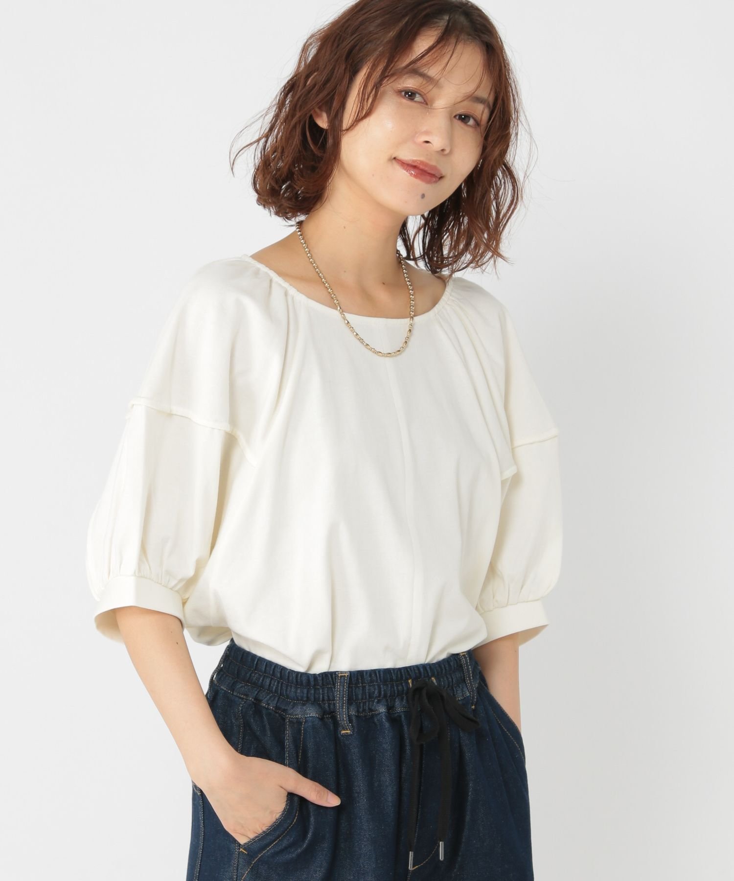 【スタディオ クリップ/studio CLIP】のボリュームスリーブカットソーブラウス インテリア・キッズ・メンズ・レディースファッション・服の通販 founy(ファニー) 　ファッション　Fashion　レディースファッション　Fashion for Women　トップス・カットソー　Cut & Sew Tops　シャツ・ブラウス・オフィスカジュアル　Elegant Blouses & Button-Ups　カットソー・ベーシックTシャツ　Cut-and-Sewn Tops / Stretch Tees & Basics　ボリューム袖・フリルスリーブブラウス　Voluminous & Ruffle Sleeves / Puffy Sleeve Tops　おすすめ　Recommended / Our Picks　カットソー　Cut and Sewn Top　ギャザー　Gathered, Ruffled　サロペット　Overalls, Salopette　デニム　Denim, Jeans Material　フォルム　Silhouette, Form　オフホワイト11|ID: prp329100004814124 ipo3291000000034963100