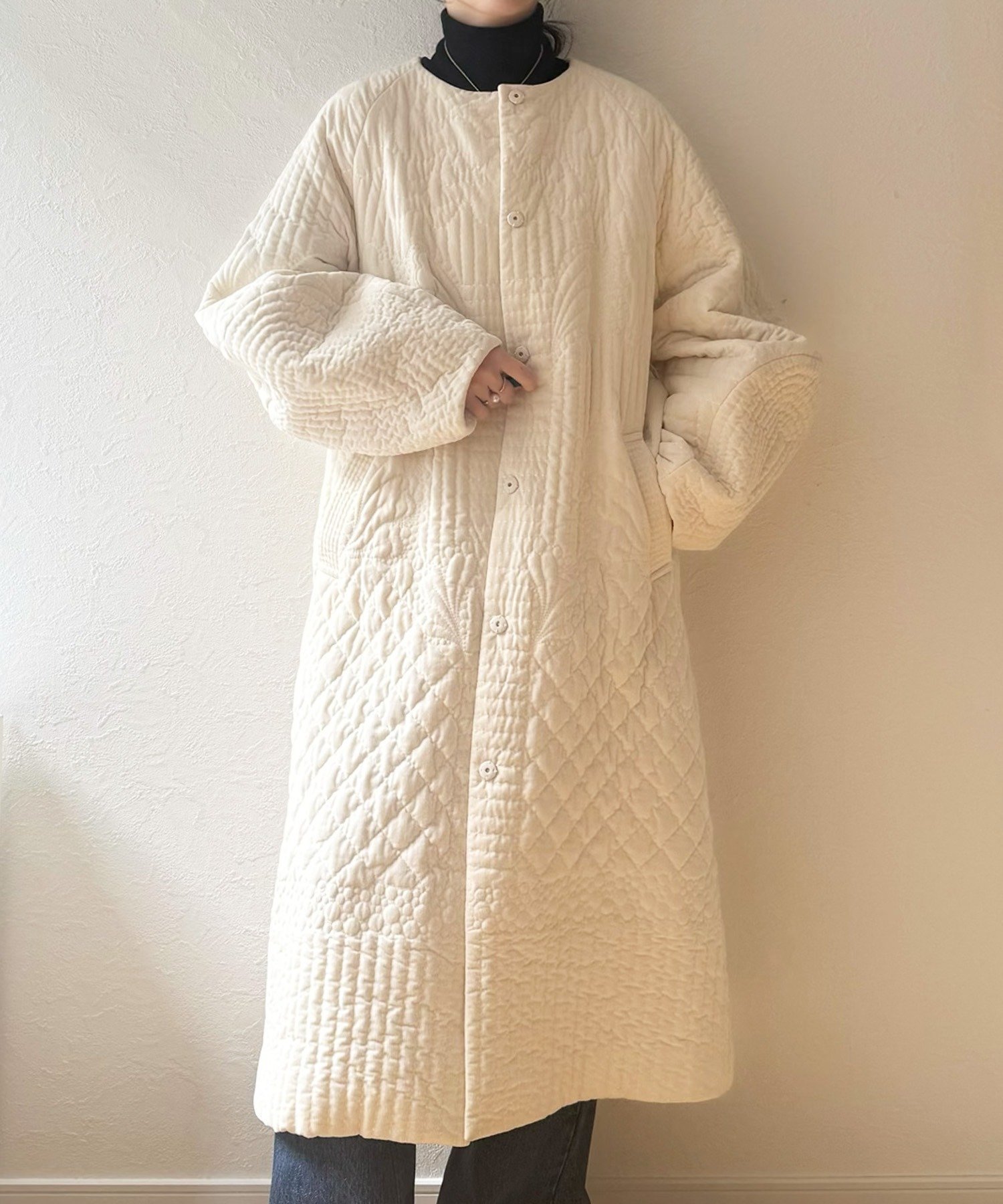 【ビアズリー/BEARDSLEY】の《15 quinze》刺繍キルトコート インテリア・キッズ・メンズ・レディースファッション・服の通販 founy(ファニー) 　ファッション　Fashion　レディースファッション　Fashion for Women　アウター　Coat / Outerwear Collection　コート・ロングコート・ピーコート　Long Coats, Peacoats & More　ウェーブ　Wavy Pattern　キルティング　Quilted, Quilting　キルト　Quilt, Quilted Fabric　コレクション　Collection, Seasonal Line　サークル　Circle, Round Design　ストライプ　Stripe, Striped Pattern　スリーブ　Sleeve, Long Sleeve / Short Sleeve　ベロア　Velour, Soft Velvet　ポケット　Pocket, Pocket Detail　ロング　Long, Long-Length　再入荷　Restock / Back in Stock　アイボリー|ID: prp329100004814130 ipo3291000000034963184