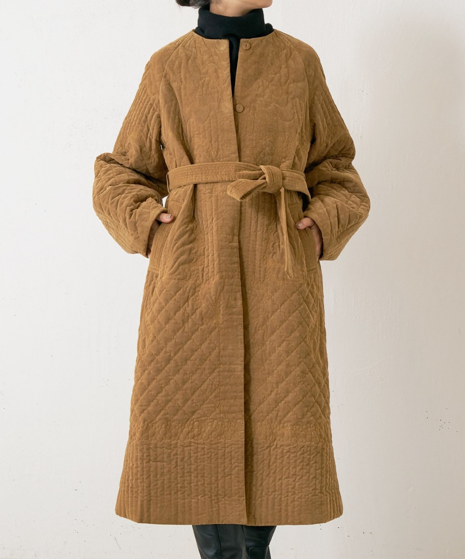 【ビアズリー/BEARDSLEY】の《15 quinze》刺繍キルトコート インテリア・キッズ・メンズ・レディースファッション・服の通販 founy(ファニー) 　ファッション　Fashion　レディースファッション　Fashion for Women　アウター　Coat / Outerwear Collection　コート・ロングコート・ピーコート　Long Coats, Peacoats & More　ウェーブ　Wavy Pattern　キルティング　Quilted, Quilting　キルト　Quilt, Quilted Fabric　コレクション　Collection, Seasonal Line　サークル　Circle, Round Design　ストライプ　Stripe, Striped Pattern　スリーブ　Sleeve, Long Sleeve / Short Sleeve　ベロア　Velour, Soft Velvet　ポケット　Pocket, Pocket Detail　ロング　Long, Long-Length　再入荷　Restock / Back in Stock　キャメル|ID: prp329100004814130 ipo3291000000034963185