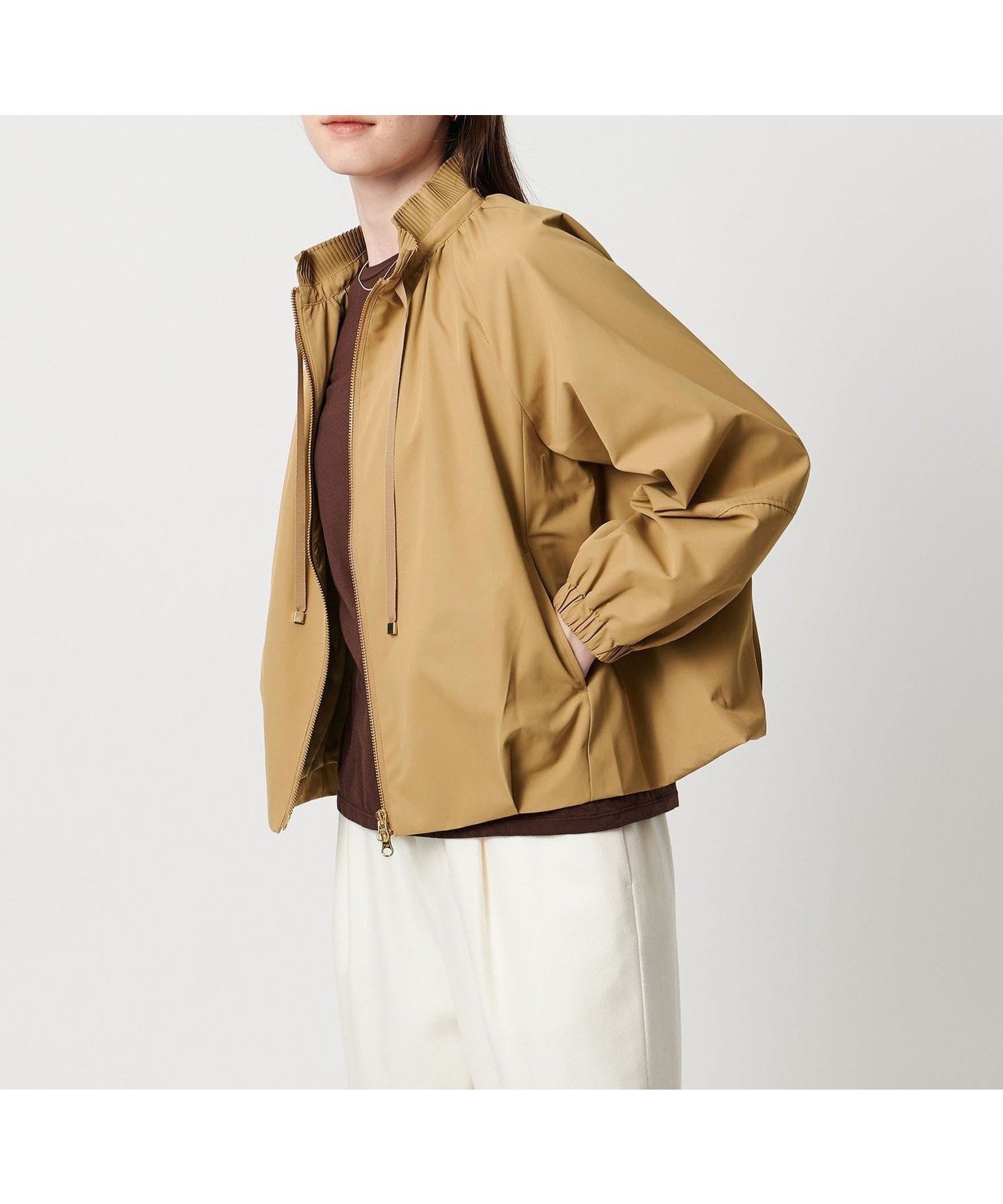 【ユナイテッドアローズ/UNITED ARROWS】の【別注】 Marilyn Moon プリーツ ネック ブルゾン インテリア・キッズ・メンズ・レディースファッション・服の通販 founy(ファニー) 　ファッション　Fashion　レディースファッション　Fashion for Women　アウター　Coat / Outerwear Collection　ブルゾンジャケット・スポーティアウター　Blouson Jackets　シンプル　Simple, Minimal　フェミニン　Feminine, Girly　ブルゾン　Blouson, Bomber Jacket　プリーツ　Pleats, Pleated　モダン　Modern, Contemporary　人気　Popular, Best Seller　別注　Limited Edition, Custom Order　BEIGE|ID: prp329100004814175 ipo3291000000034963836