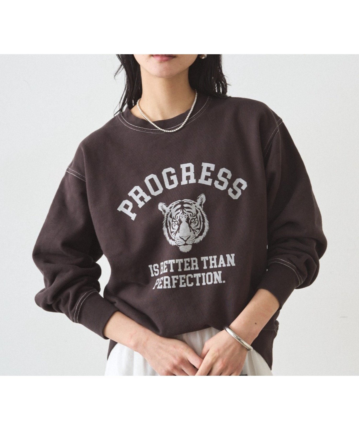 【パルグループ/PAL GROUP】の【Loungedress】タイガースウェット インテリア・キッズ・メンズ・レディースファッション・服の通販 founy(ファニー) 　ファッション　Fashion　レディースファッション　Fashion for Women　トップス・カットソー　Cut & Sew Tops　レディースパーカー・カジュアルフーディー　Casual Hoodies & Sweatshirts　スウェット・クルーネックトップス　Sweatshirts & Crewnecks / Relaxed Fit Sweat Tops　ワンピース　Dresses　フォーマル・パーティードレス・結婚式用ドレス　Elegant & Casual Dresses　アクセサリー　Fashion Accessories　イラスト　Illustration　シンプル　Simple, Minimal　スウェット / スエット　Sweatshirt, Sweatwear　デニム　Denim, Jeans Material　トレーナー　Sweatshirt, Trainer　プリント　Print, Printed Pattern　再入荷　Restock / Back in Stock　ブラウン|ID: prp329100004814219 ipo3291000000034964175