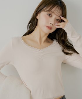 【パルグループ/PAL GROUP】の【Chico】前後2wayレースギャザーロンT 人気、トレンドファッション・服の通販 founy(ファニー) ファッション Fashion レディースファッション Fashion for Women トップス・カットソー Cut & Sew Tops ロングTシャツ・Tシャツ Longline T-Shirts & Tees おすすめ Recommended / Our Picks ギャザー Gathered, Ruffled チェック Check, Plaid, Tartan デコルテ Décolleté, Neckline ドット Polka Dot, Dot Pattern フェミニン Feminine, Girly フロント Front, Front Design ボトム Bottoms, Lower Wear レース Lace, Lace Fabric エレガント 上品 Elegant |ID:prp329100004814220