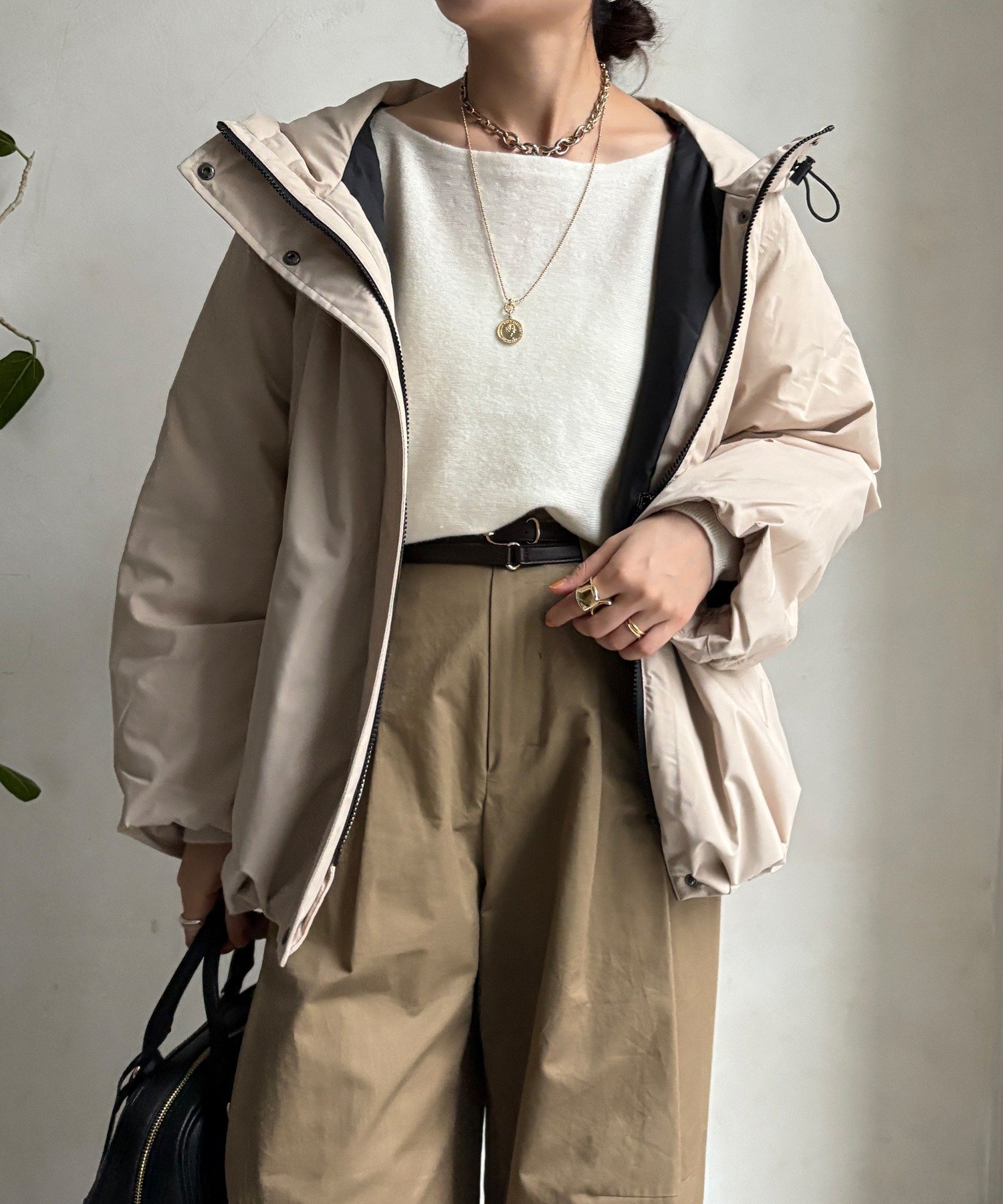 【ドゥドゥ/DouDou】の【WEB限定】フィルムタフタフーディーダウン インテリア・キッズ・メンズ・レディースファッション・服の通販 founy(ファニー) 　ファッション　Fashion　レディースファッション　Fashion for Women　シンプル　Simple, Minimal　スマート　Smart, Elegant　タフタ　Taffeta, Structured Fabric　タンク　Tank Top, Sleeveless Top　ダウン　Down, Puffer　A/W・秋冬　Autumn/Winter　冬　Winter / This Winter　再入荷　Restock / Back in Stock　エレガント 上品　Elegant　2025年　2025　2025-2026秋冬・A/W　Autumn/Winter 2025–26 AW25–26　ベージュ|ID: prp329100004814288 ipo3291000000034964873