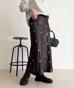 【フレディ&グロスター/FREDY&GLOSTER】のサテンフラワー刺繍スカート 人気、トレンドファッション・服の通販 founy(ファニー) ファッション Fashion レディースファッション Fashion for Women スカート Skirts サテン Satin, Glossy Fabric シンプル Simple, Minimal フィット Fit, Slim Fit フラット Flat, Flat Shoes フラワー Flower, Floral 楽ちん Easy Fit, Comfortable A/W・秋冬 Autumn/Winter おすすめ Recommended / Our Picks エレガント 上品 Elegant 2025年 2025 2025-2026秋冬・A/W Autumn/Winter 2025–26 AW25–26 |ID:prp329100004814305