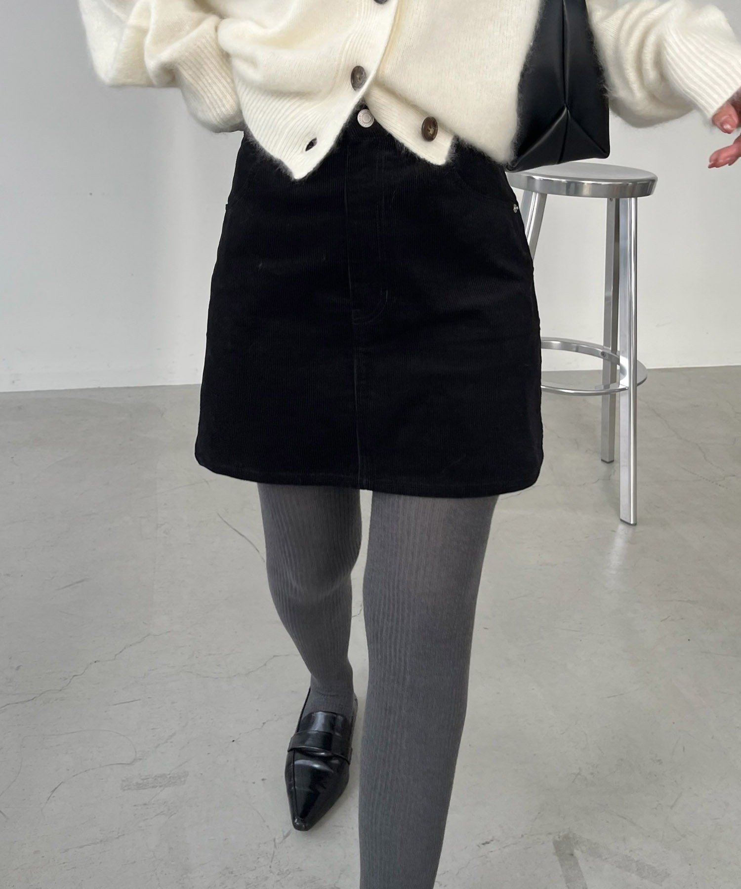 【カプリシューレマージュ/CAPRICIEUX LEMAGE】の【新色/レイヤード対応】コーデュロイ台形スカート インテリア・キッズ・メンズ・レディースファッション・服の通販 founy(ファニー) 　ファッション　Fashion　レディースファッション　Fashion for Women　スカート　Skirts　台形スカート・Aラインミニスカート　A-Line Skirts / Structured Mini Skirts　おすすめ　Recommended / Our Picks　インナー　Innerwear　コンパクト　Compact, Small Size　コーデュロイ　Corduroy, Cord Fabric　ジャケット　Jacket, Outerwear　スキッパー　Skipper, Open Collar　タイツ　Tights, Legwear　トレンド　Trend, Trending Now　ミニスカート　Mini Skirt, Short Skirt　今季　This Season, Current Season　冬　Winter / This Winter　台形　A-Line, Trapezoid Shape　ブラック|ID: prp329100004814337 ipo3291000000034965200