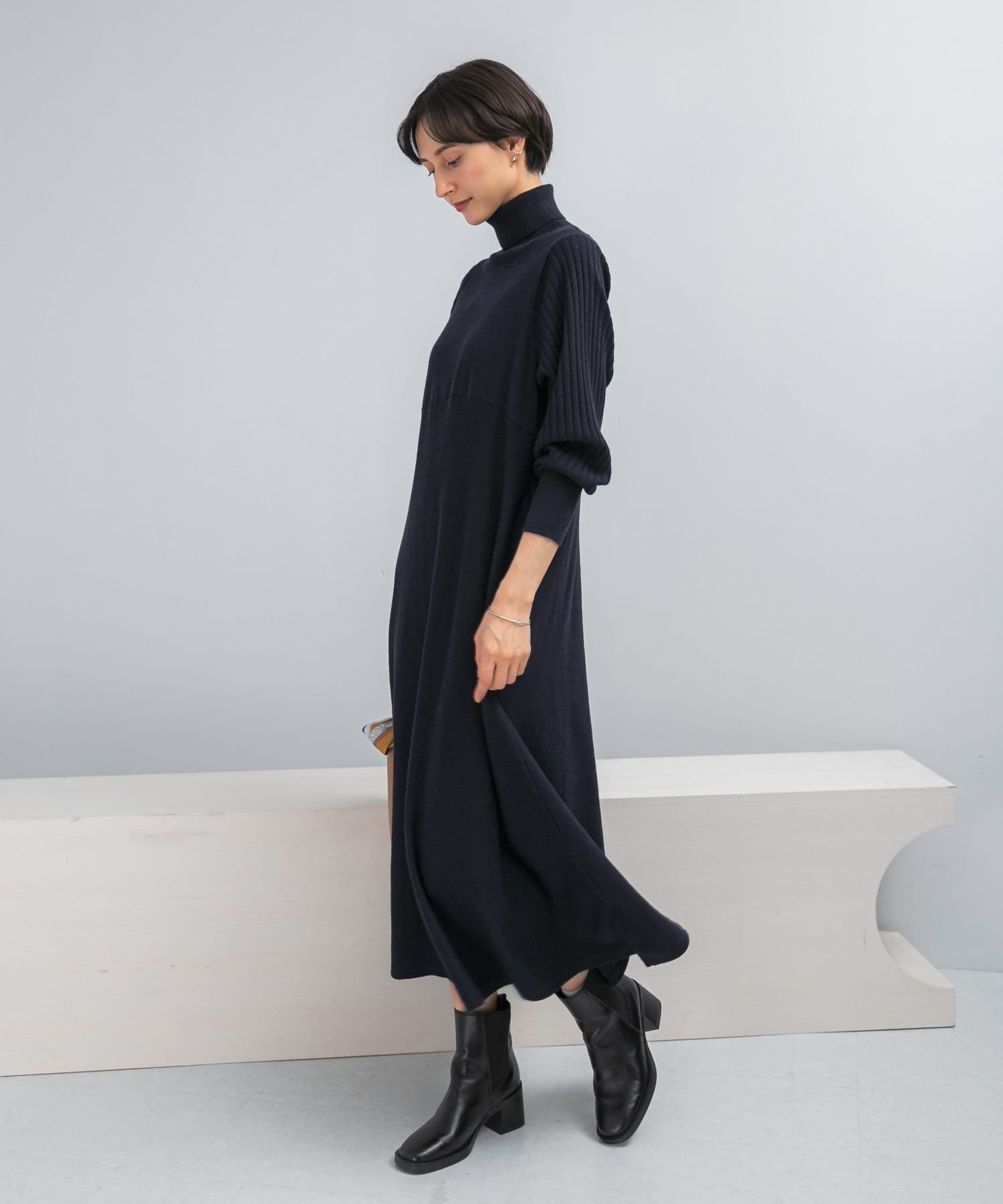 【アーバンリサーチ ロッソ/URBAN RESEARCH ROSSO】の『WEB限定』タートルネックデザインスリーブワンピース インテリア・キッズ・メンズ・レディースファッション・服の通販 founy(ファニー) 　ファッション　Fashion　レディースファッション　Fashion for Women　ワンピース　Dresses　2025年　2025　2025-2026秋冬・A/W　Autumn/Winter 2025–26 AW25–26　冬　Winter / This Winter　おすすめ　Recommended / Our Picks　スリーブ　Sleeve, Long Sleeve / Short Sleeve　タートルネック　Turtleneck, High Neck　フレア　Flare, Flared　エレガント 上品　Elegant　切替　Switching, Contrast Panel　A/W・秋冬　Autumn/Winter　NAVY|ID: prp329100004814445 ipo3291000000034966258