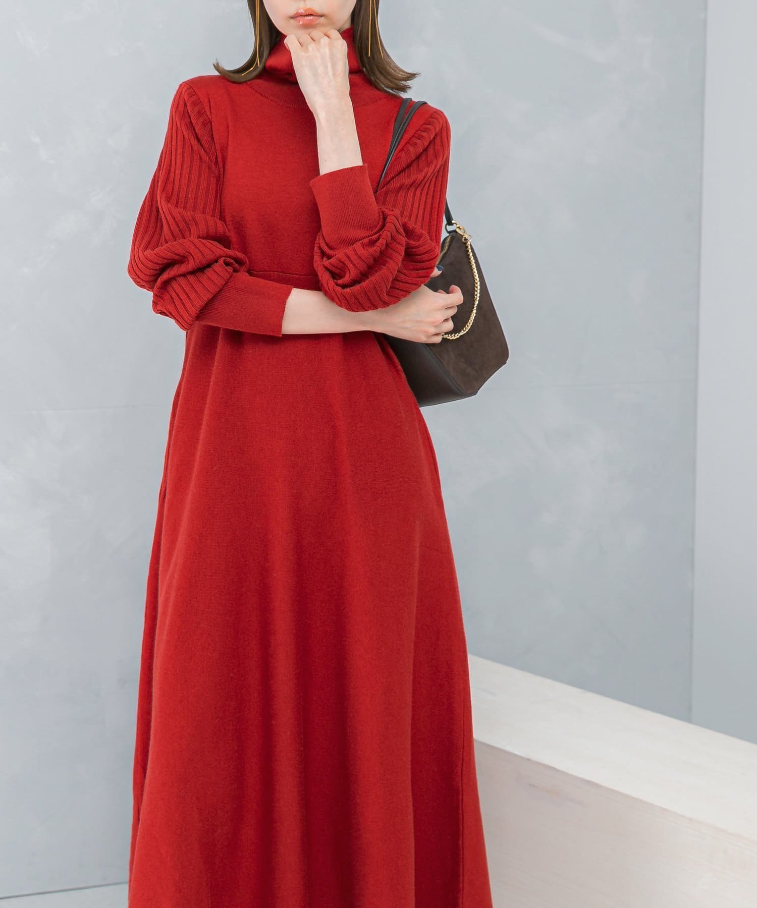 【アーバンリサーチ ロッソ/URBAN RESEARCH ROSSO】の『WEB限定』タートルネックデザインスリーブワンピース インテリア・キッズ・メンズ・レディースファッション・服の通販 founy(ファニー) 　ファッション　Fashion　レディースファッション　Fashion for Women　ワンピース　Dresses　2025年　2025　2025-2026秋冬・A/W　Autumn/Winter 2025–26 AW25–26　冬　Winter / This Winter　おすすめ　Recommended / Our Picks　スリーブ　Sleeve, Long Sleeve / Short Sleeve　タートルネック　Turtleneck, High Neck　フレア　Flare, Flared　エレガント 上品　Elegant　切替　Switching, Contrast Panel　A/W・秋冬　Autumn/Winter　RED|ID: prp329100004814445 ipo3291000000034966260