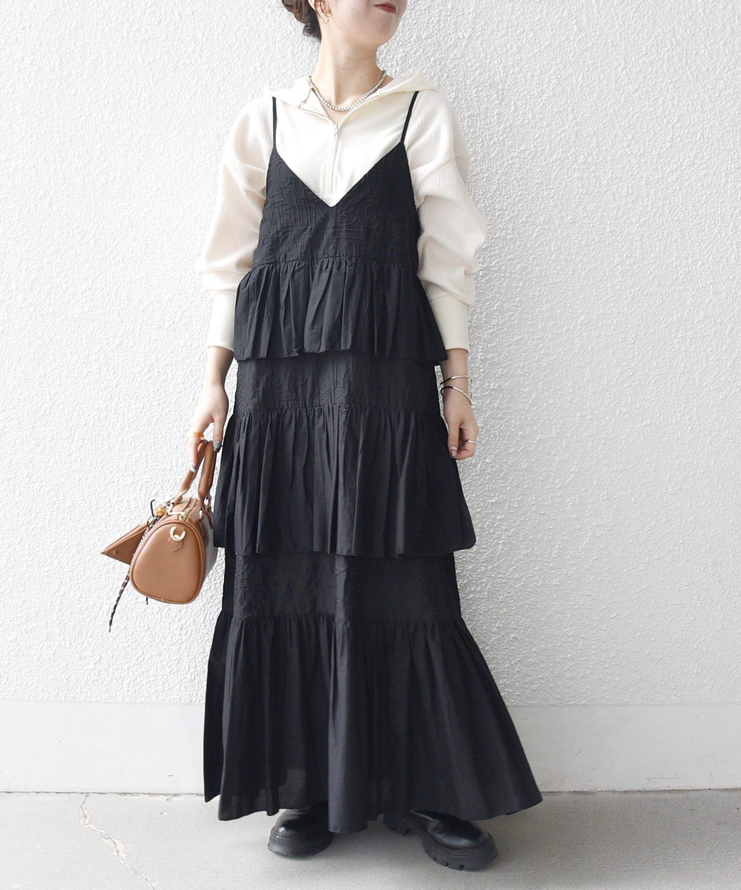 【シップス フォー ウィメン/SHIPS】のbon_meur 洗濯機可能 ロゴ エンブロイダリー ティアード キャミ ワンピース インテリア・キッズ・メンズ・レディースファッション・服の通販 founy(ファニー) 　ファッション　Fashion　レディースファッション　Fashion for Women　ワンピース　Dresses　キャミソールワンピース　Camisole Dresses　インド　Indian Textile　エンブロイダリー　Embroidery Design　キャミ　Camisole, Cami Top　キャミソール　Camisole, Spaghetti Strap Top　シアー　Sheer, See-Through　シューズ　Shoes, Footwear　ティアード　Tiered, Tiered Style　バランス　Balance, Style Balance　フラット　Flat, Flat Shoes　フリル　Frill, Ruffle　ペチコート　Petticoat, Underskirt　無地　Plain, Solid Color　2025年　2025　2025-2026秋冬・A/W　Autumn/Winter 2025–26 AW25–26　ブラック|ID: prp329100004814513 ipo3291000000034967490