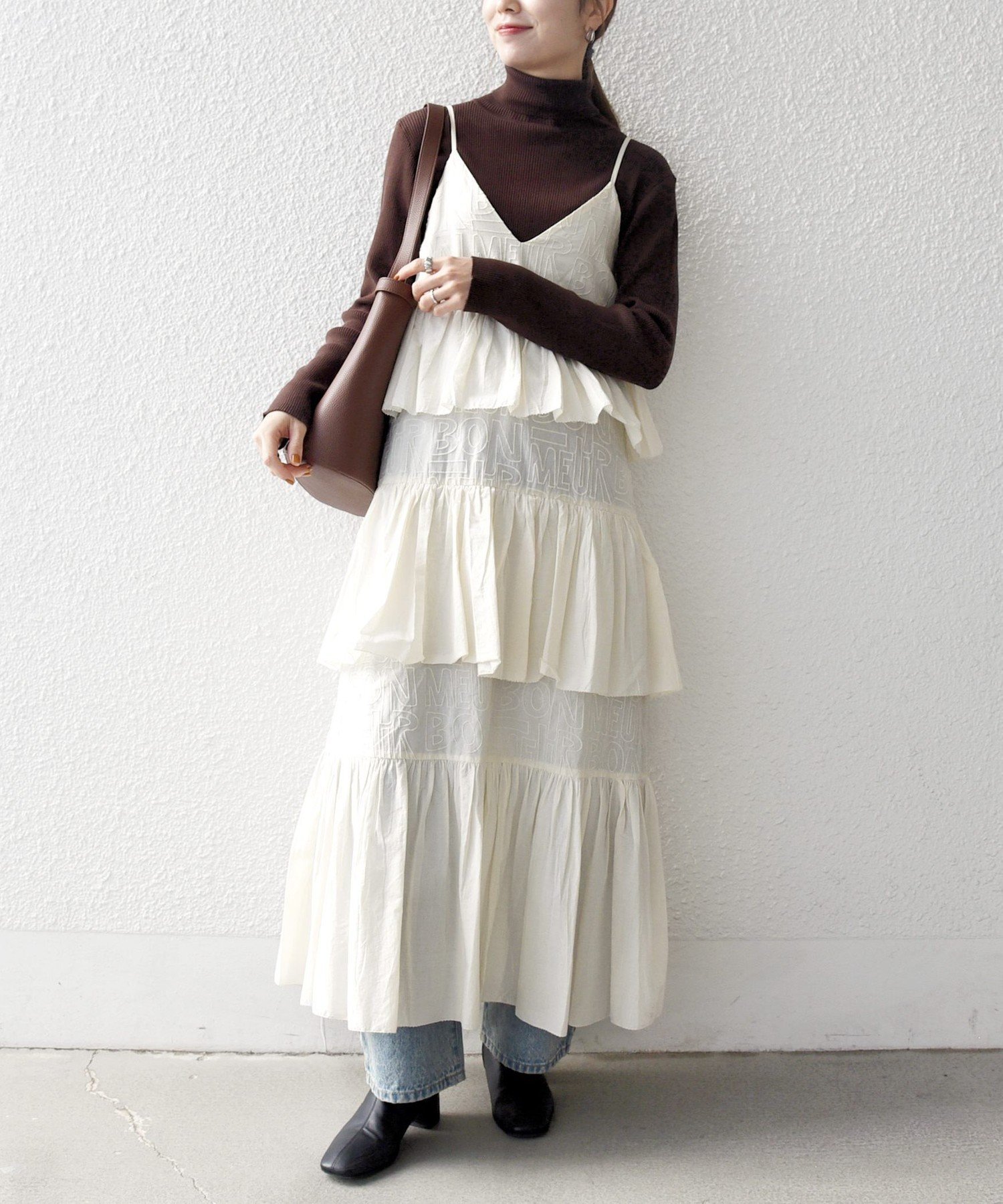 【シップス フォー ウィメン/SHIPS】のbon_meur 洗濯機可能 ロゴ エンブロイダリー ティアード キャミ ワンピース インテリア・キッズ・メンズ・レディースファッション・服の通販 founy(ファニー) 　ファッション　Fashion　レディースファッション　Fashion for Women　ワンピース　Dresses　キャミソールワンピース　Camisole Dresses　インド　Indian Textile　エンブロイダリー　Embroidery Design　キャミ　Camisole, Cami Top　キャミソール　Camisole, Spaghetti Strap Top　シアー　Sheer, See-Through　シューズ　Shoes, Footwear　ティアード　Tiered, Tiered Style　バランス　Balance, Style Balance　フラット　Flat, Flat Shoes　フリル　Frill, Ruffle　ペチコート　Petticoat, Underskirt　無地　Plain, Solid Color　2025年　2025　2025-2026秋冬・A/W　Autumn/Winter 2025–26 AW25–26　ナチュラル|ID: prp329100004814513 ipo3291000000034967491