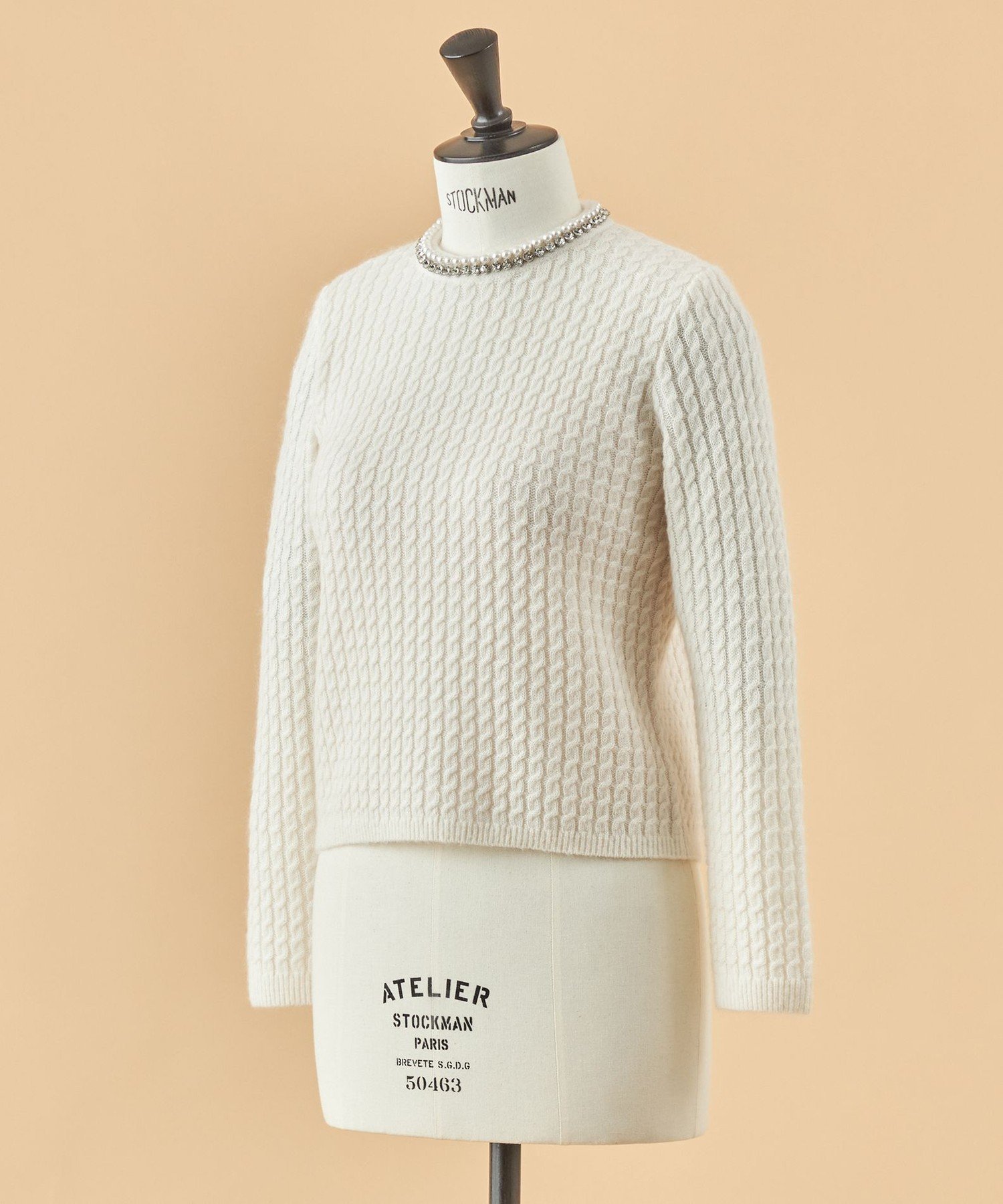 【アマカ/AMACA】の【WEB・一部店舗限定】【ATELIER COLLECTION】ビジューニットプルオーバー 人気、トレンドファッション・服の通販 founy(ファニー) 　ファッション　Fashion　レディースファッション　Fashion for Women　トップス・カットソー　Cut & Sew Tops　ニット　Knit Tops & Sweaters　カジュアルプルオーバー・ニットトップス　Pullovers & Knit Tops / Casual Pullovers　コレクション　Collection, Seasonal Line　シンプル　Simple, Minimal　ネックレス　Necklace, Pendant Necklace　ビジュー　Bijou, Jewel-like Accent　フィット　Fit, Slim Fit　プリーツ　Pleats, Pleated　ラグジュアリー　Luxury, Elegant　ワーク　Workwear, Utility Style　エレガント 上品　Elegant　 other-1|ID: prp329100004814525 ipo3291000000034967619