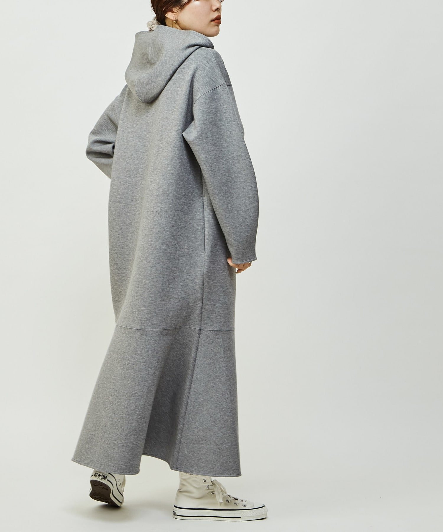 【コンバーストウキョウ/CONVERSE TOKYO】のMERMAID LINE HOODIE DRESS インテリア・キッズ・メンズ・レディースファッション・服の通販 founy(ファニー) 　ファッション　Fashion　レディースファッション　Fashion for Women　ワンピース　Dresses　フォーマル・パーティードレス・結婚式用ドレス　Elegant & Casual Dresses　インナー　Innerwear　カーディガン　Cardigan, Knitwear　ジャケット　Jacket, Outerwear　スニーカー　Sneakers, Trainers　ダウン　Down, Puffer　デニム　Denim, Jeans Material　トレンド　Trend, Trending Now　ハイネック　High Neck, Mock Neck　パーカー　Hoodie, Parka　ポケット　Pocket, Pocket Detail　マーメイド　Mermaid, Fishtail Silhouette　ロング　Long, Long-Length　ワンポイント　One Point, Statement Accent　防寒　Cold Protection, Winter-Ready　グレー|ID: prp329100004814528 ipo3291000000034967650