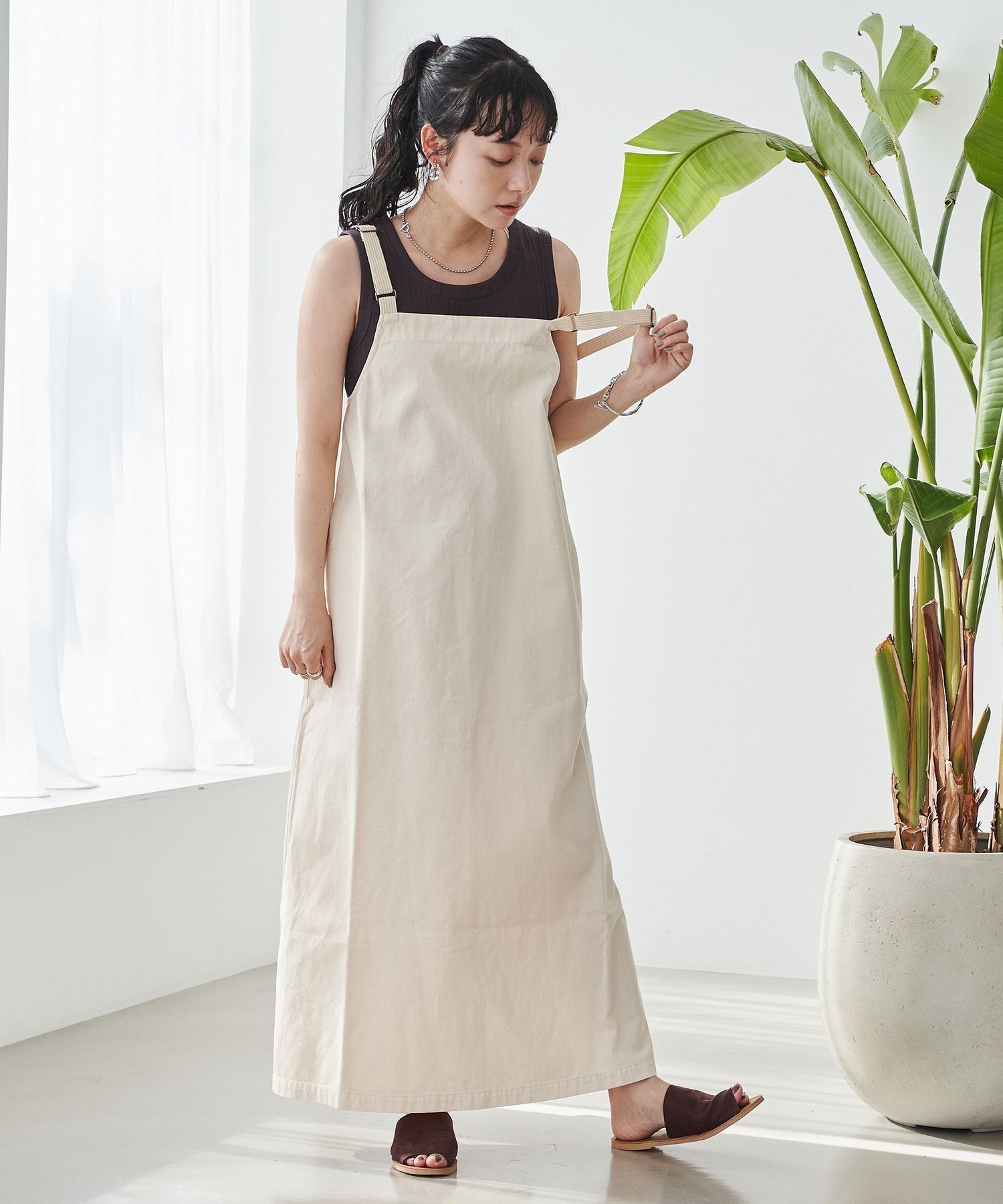 【コーエン/COEN】の【WEB限定】Dickies(ディッキーズ)別注サイドジップジャンパースカート インテリア・キッズ・メンズ・レディースファッション・服の通販 founy(ファニー) 　ファッション　Fashion　レディースファッション　Fashion for Women　スカート　Skirts　ギャザー　Gathered, Ruffled　サイドジップ　Side Zip, Side Zipper　ジップ　Zip, Zipper　ジャンスカ　Jumper Skirt, Pinafore Dress　ベーシック　Basic, Essential　ポケット　Pocket, Pocket Detail　別注　Limited Edition, Custom Order　ワンポイント　One Point, Statement Accent　ワーク　Workwear, Utility Style　OFF WHITE|ID: prp329100004814541 ipo3291000000034967847