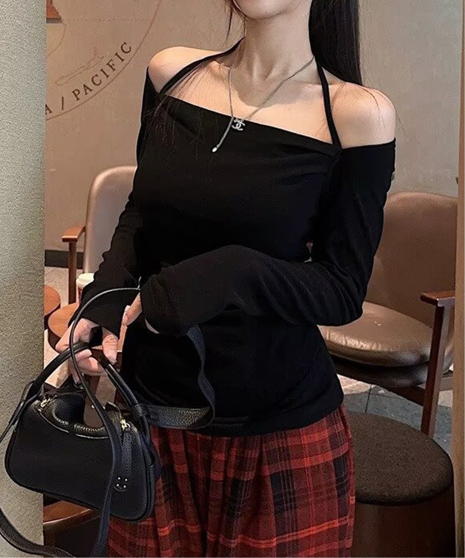 【チェルカ/CERCA】のChiina/Chiina /ホルターネックリボン 長袖 ドレープトップス インテリア・キッズ・メンズ・レディースファッション・服の通販 founy(ファニー) 　ファッション　Fashion　レディースファッション　Fashion for Women　トップス・カットソー　Cut & Sew Tops　ガーリー　Girly, Feminine Style　ギャザー　Gathered, Ruffled　スキニーデニム　Skinny Jeans, Slim Jeans　バルーン　Balloon, Balloon Silhouette　フェミニン　Feminine, Girly　フリル　Frill, Ruffle　再入荷　Restock / Back in Stock　長袖　Long Sleeve, Full Sleeve　ブラック|ID: prp329100004814581 ipo3291000000034968225