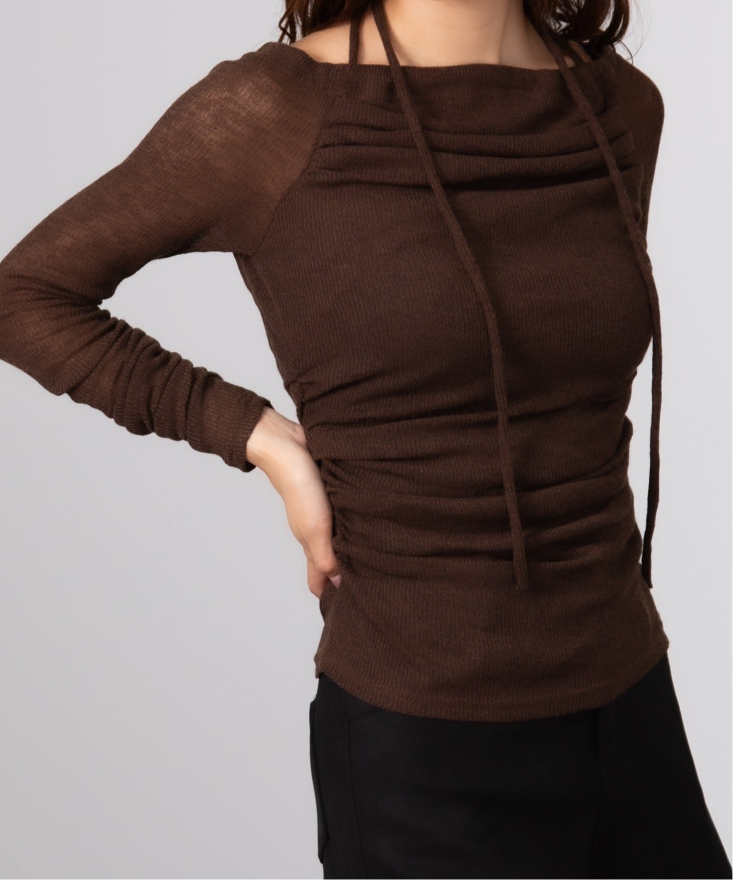 【チェルカ/CERCA】のChiina/Chiina /ホルターネックリボン 長袖 ドレープトップス インテリア・キッズ・メンズ・レディースファッション・服の通販 founy(ファニー) 　ファッション　Fashion　レディースファッション　Fashion for Women　トップス・カットソー　Cut & Sew Tops　ガーリー　Girly, Feminine Style　ギャザー　Gathered, Ruffled　スキニーデニム　Skinny Jeans, Slim Jeans　バルーン　Balloon, Balloon Silhouette　フェミニン　Feminine, Girly　フリル　Frill, Ruffle　再入荷　Restock / Back in Stock　長袖　Long Sleeve, Full Sleeve　ブラウン|ID: prp329100004814581 ipo3291000000034968227