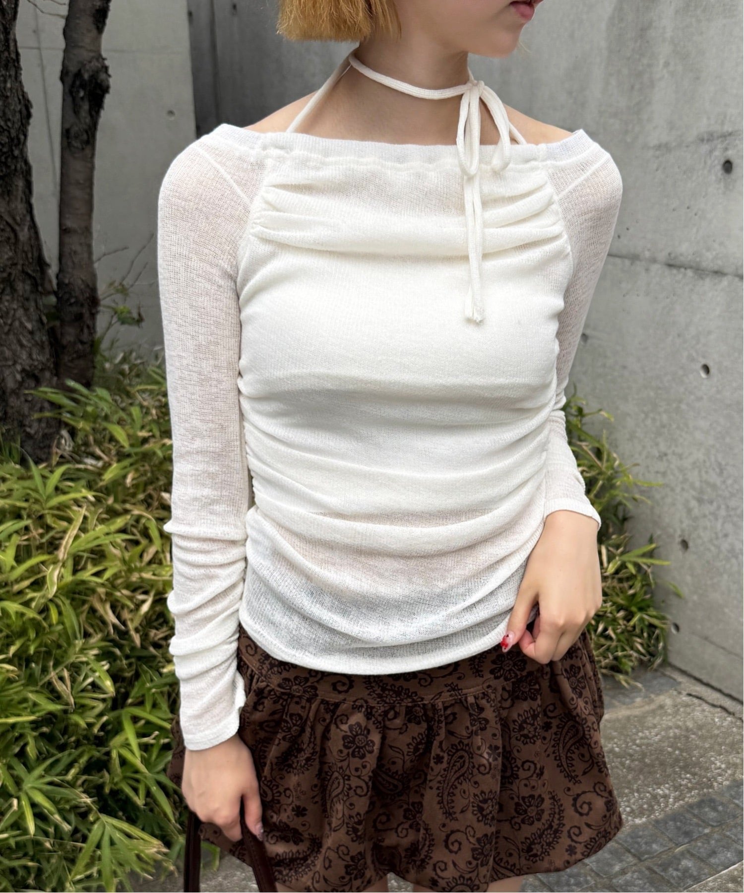 【チェルカ/CERCA】のChiina/Chiina /ホルターネックリボン 長袖 ドレープトップス インテリア・キッズ・メンズ・レディースファッション・服の通販 founy(ファニー) 　ファッション　Fashion　レディースファッション　Fashion for Women　トップス・カットソー　Cut & Sew Tops　ガーリー　Girly, Feminine Style　ギャザー　Gathered, Ruffled　スキニーデニム　Skinny Jeans, Slim Jeans　バルーン　Balloon, Balloon Silhouette　フェミニン　Feminine, Girly　フリル　Frill, Ruffle　再入荷　Restock / Back in Stock　長袖　Long Sleeve, Full Sleeve　ホワイト|ID: prp329100004814581 ipo3291000000034968229