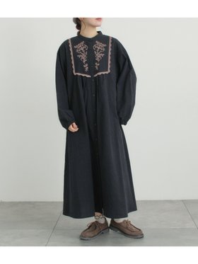 【サマンサモスモス/Samansa Mos2】の【S/Mサイズ】切替配色刺繍ワンピース 人気、トレンドファッション・服の通販 founy(ファニー) ファッション Fashion レディースファッション Fashion for Women ワンピース Dresses シューズ Shoes, Footwear フラット Flat, Flat Shoes 切替 Switching, Contrast Panel |ID:prp329100004815011