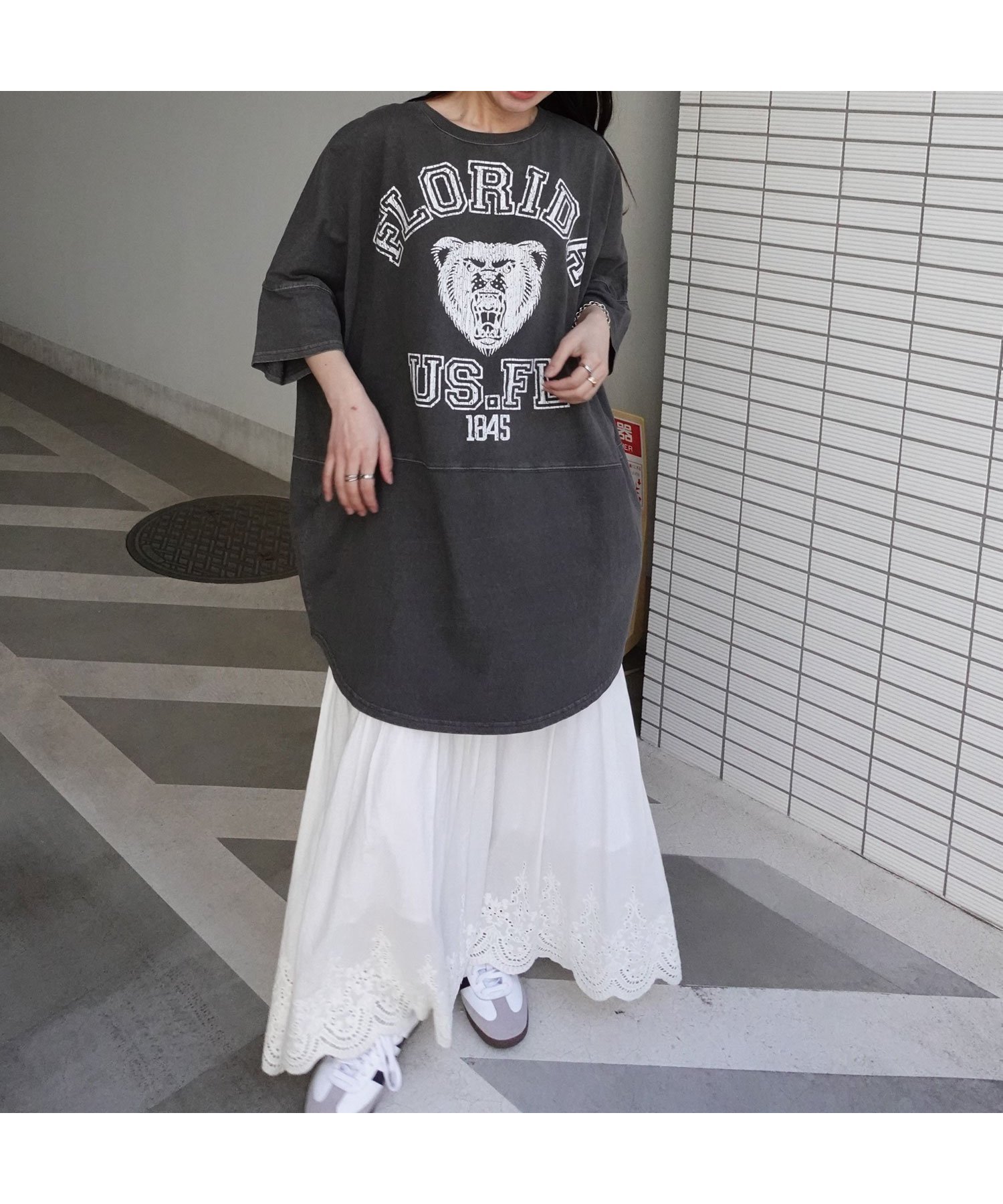 【コーナーズ/CORNERS】のピグメントBEARオーバーサイズTシャツ インテリア・キッズ・メンズ・レディースファッション・服の通販 founy(ファニー) 　ファッション　Fashion　レディースファッション　Fashion for Women　トップス・カットソー　Cut & Sew Tops　シャツ・ブラウス・オフィスカジュアル　Elegant Blouses & Button-Ups　ロングTシャツ・Tシャツ　Longline T-Shirts & Tees　シンプル　Simple, Minimal　デニム　Denim, Jeans Material　ビッグ　Big, Oversized　プリント　Print, Printed Pattern　ラウンド　Round, Round Neck　夏　Summer　チャコール|ID: prp329100004815053 ipo3291000000034972450