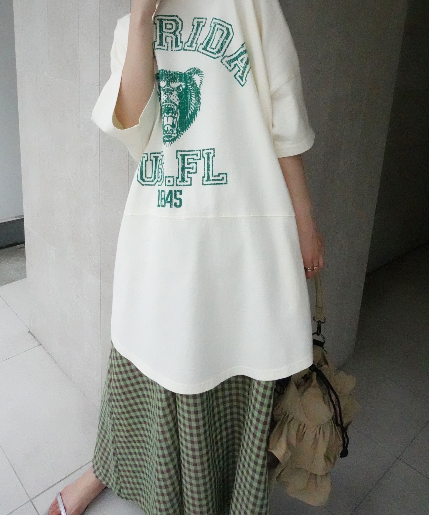 【コーナーズ/CORNERS】のピグメントBEARオーバーサイズTシャツ インテリア・キッズ・メンズ・レディースファッション・服の通販 founy(ファニー) 　ファッション　Fashion　レディースファッション　Fashion for Women　トップス・カットソー　Cut & Sew Tops　シャツ・ブラウス・オフィスカジュアル　Elegant Blouses & Button-Ups　ロングTシャツ・Tシャツ　Longline T-Shirts & Tees　シンプル　Simple, Minimal　デニム　Denim, Jeans Material　ビッグ　Big, Oversized　プリント　Print, Printed Pattern　ラウンド　Round, Round Neck　夏　Summer　アイボリー|ID: prp329100004815053 ipo3291000000034972451