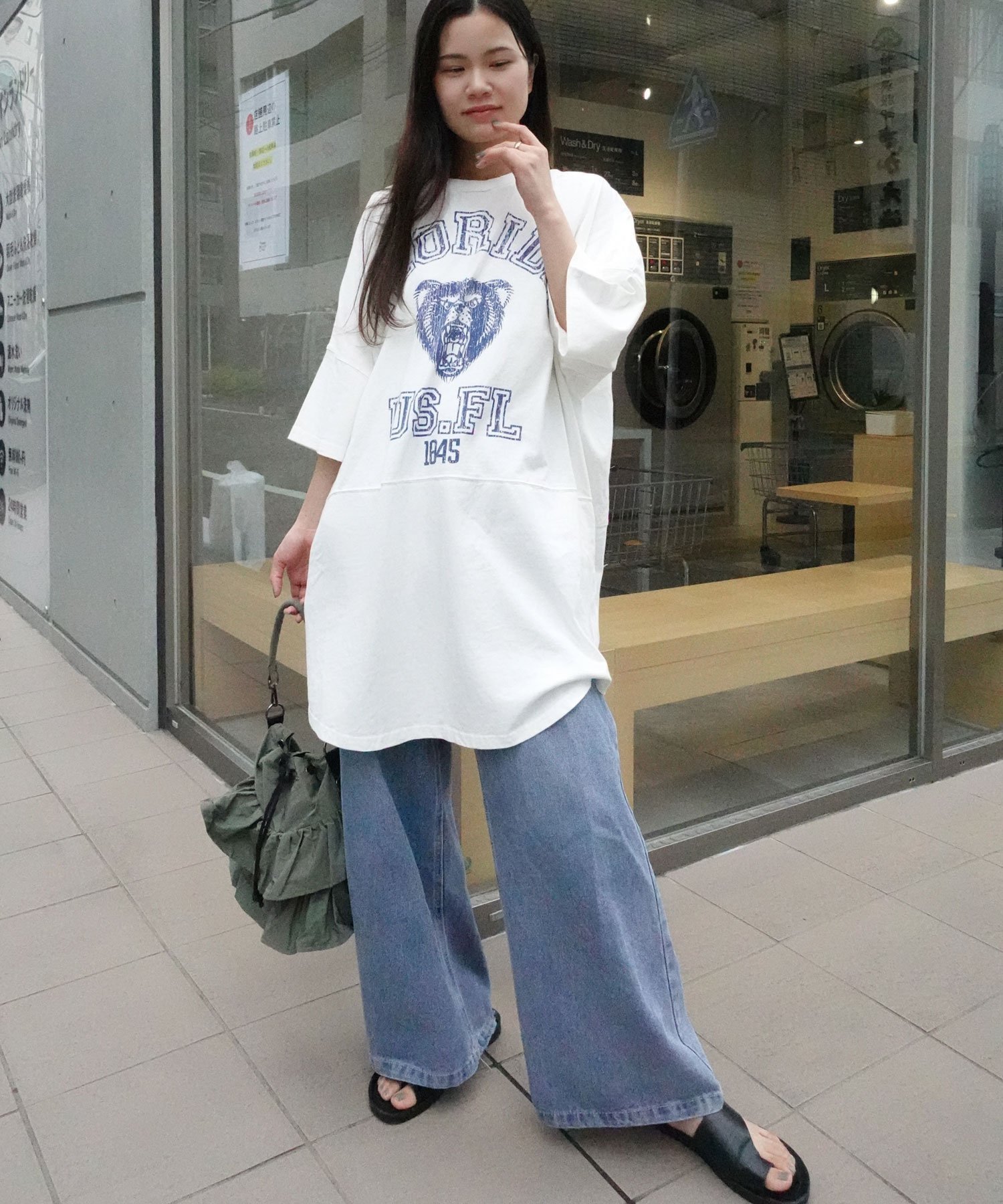 【コーナーズ/CORNERS】のピグメントBEARオーバーサイズTシャツ インテリア・キッズ・メンズ・レディースファッション・服の通販 founy(ファニー) 　ファッション　Fashion　レディースファッション　Fashion for Women　トップス・カットソー　Cut & Sew Tops　シャツ・ブラウス・オフィスカジュアル　Elegant Blouses & Button-Ups　ロングTシャツ・Tシャツ　Longline T-Shirts & Tees　シンプル　Simple, Minimal　デニム　Denim, Jeans Material　ビッグ　Big, Oversized　プリント　Print, Printed Pattern　ラウンド　Round, Round Neck　夏　Summer　ホワイト|ID: prp329100004815053 ipo3291000000034972453
