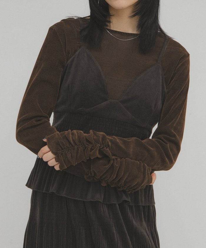 【ケービーエフ/KBF / URBAN RESEARCH】のシアーベロアシャーリングスリーブトップス インテリア・キッズ・メンズ・レディースファッション・服の通販 founy(ファニー) https://founy.com/ ファッション Fashion レディースファッション Fashion for Women トップス・カットソー Cut & Sew Tops ベロアトップス Velour Tops / Velvet-Look Items 2025年 2025 2025-2026秋冬・A/W Autumn/Winter 2025–26 AW25–26 冬 Winter / This Winter インナー Innerwear クラシカル Classical, Vintage-Inspired シャーリング Shirring, Ruched A/W・秋冬 Autumn/Winter |ID: prp329100004815054 ipo3291000000035137723