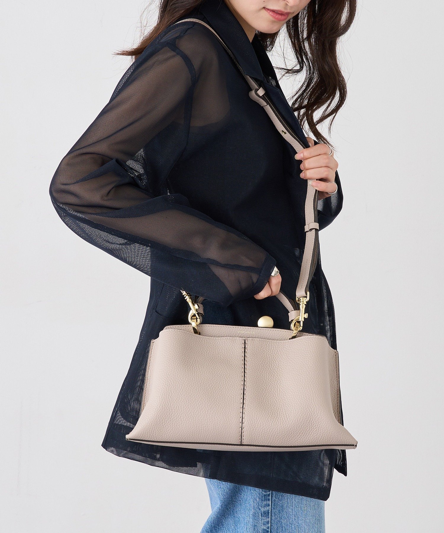 【セットアップセブン/SETUP7】のLORISTELLA/シュリンクレザー 2WAYワンハンドルバッグ ショルダーバッグ 3043 インテリア・キッズ・メンズ・レディースファッション・服の通販 founy(ファニー) 　ファッション　Fashion　レディースファッション　Fashion for Women　イタリア　Italy　コンパクト　Compact, Small Size　スタイリッシュ　Stylish, Fashionable　フェミニン　Feminine, Girly　フォルム　Silhouette, Form　モダン　Modern, Contemporary　エレガント 上品　Elegant　人気　Popular, Best Seller　再入荷　Restock / Back in Stock　GREIGE|ID: prp329100004815078 ipo3291000000034972695