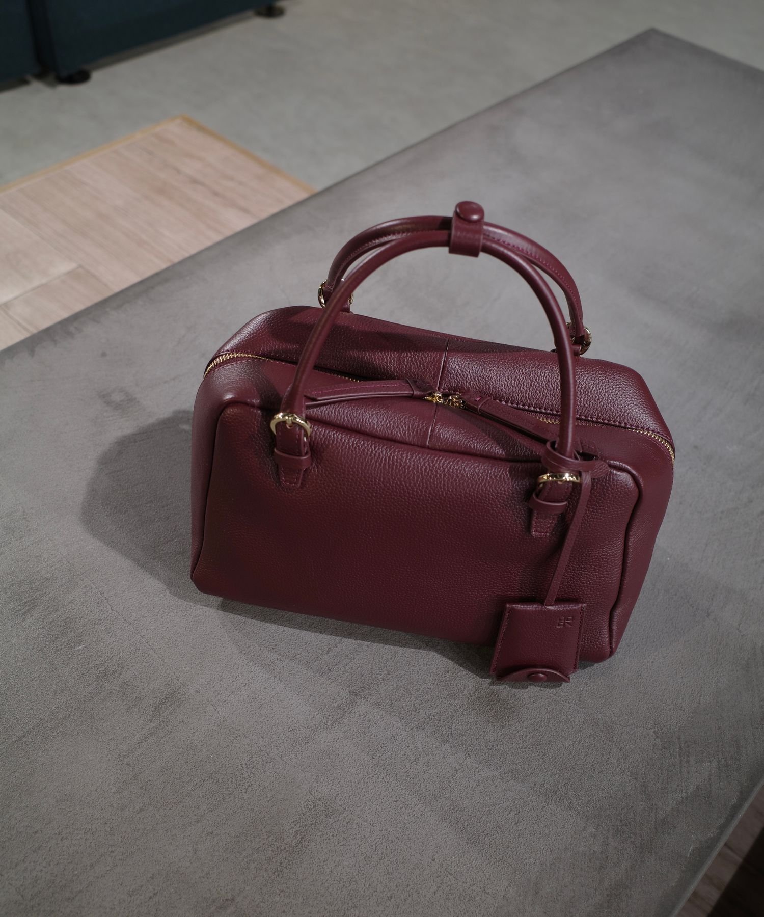 【ミスティ ウーマン/mysty woman】の【story. 】スイッチハンドルボストン インテリア・キッズ・メンズ・レディースファッション・服の通販 founy(ファニー) 　ファッション　Fashion　レディースファッション　Fashion for Women　クラシカル　Classical, Vintage-Inspired　コンパクト　Compact, Small Size　スマート　Smart, Elegant　チャーム　Charm, Pendant　デニム　Denim, Jeans Material　トレンド　Trend, Trending Now　フラップ　Flap, Flap Pocket　フレア　Flare, Flared　ボストンバッグ　Boston Bag, Retro Bag　ポケット　Pocket, Pocket Detail　ライニング　Inner Lining, Inner Fabric, Lined　ロング　Long, Long-Length　エレガント 上品　Elegant　ボルドー|ID: prp329100004815110 ipo3291000000034972986