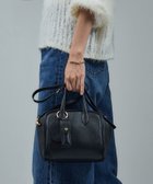 【サロン アダム エ ロペ/SALON adam et rope'】の【WEB限定】【WS(ドゥーブル)】チャーム付きナチュラルレザー2WAYキューブバッグ 人気、トレンドファッション・服の通販 founy(ファニー) ファッション Fashion レディースファッション Fashion for Women バッグ Bags アクセサリー Fashion Accessories コレクション Collection, Seasonal Line コンパクト Compact, Small Size ショルダー Shoulder, Shoulder Strap 財布 Wallet, Purse チャーム Charm, Pendant ツイル Twist, Twisted Detail ポケット Pocket, Pocket Detail リップ Lip, Lip Motif エレガント 上品 Elegant thumbnail ブラック(01)|ID: prp329100004815112 ipo3291000000034972999