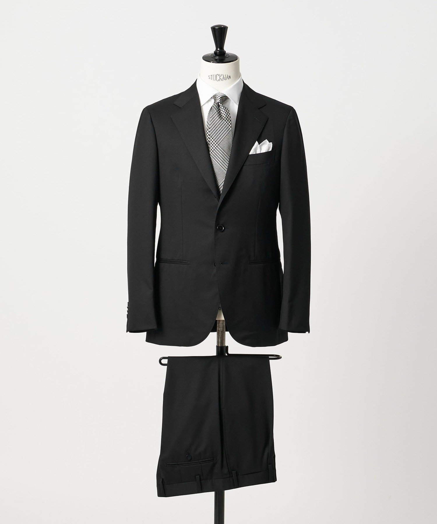 【ユナイテッドアローズ/UNITED ARROWS / MEN】のタスマニア ウール ギャバジン シングル3ボタン スーツ S-MODEL -ストレッチ・撥水- インテリア・キッズ・メンズ・レディースファッション・服の通販 founy(ファニー) ファッション Fashion メンズファッション Fashion for Men 春 Spring 秋 Autumn ショルダー Shoulder, Shoulder Strap ジャケット Jacket, Outerwear スタンダード Standard, Basic ストレッチ Stretch, Stretchy Fabric スラックス Slacks, Dress Pants スーツ Suit, Formalwear 定番 Standard, Basic Item バランス Balance, Style Balance フロント Front, Front Design プリーツ Pleats, Pleated ベスト Vest, Waistcoat ベーシック Basic, Essential ポケット Pocket, Pocket Detail モダン Modern, Contemporary 冬 Winter / This Winter おすすめ Recommended / Our Picks エレガント 上品 Elegant セレモニー Ceremony ビジネス 仕事 通勤 Business / Work / Commuting BLACK|ID: prp329100004815166 ipo3291000000034973443