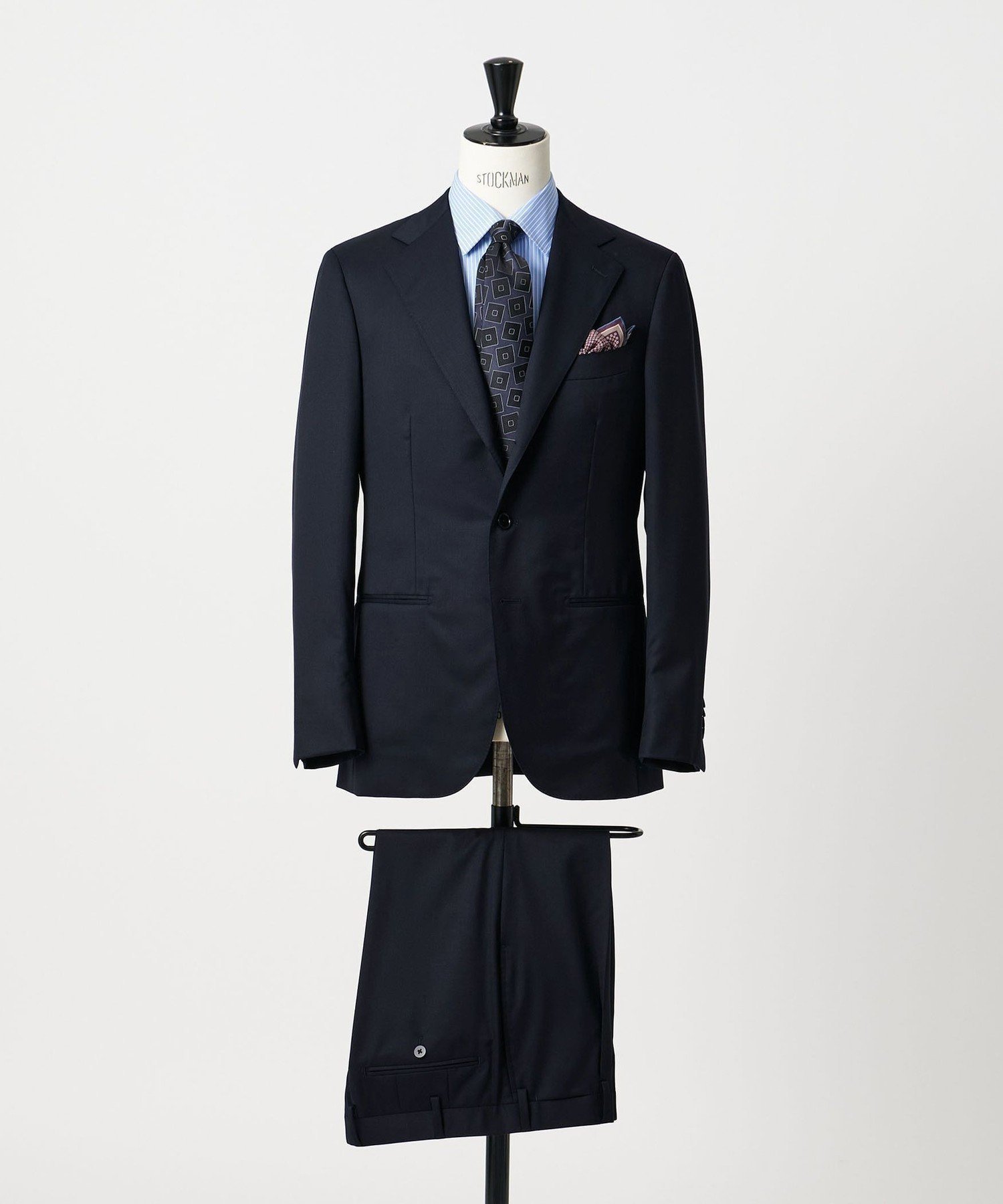 【ユナイテッドアローズ/UNITED ARROWS / MEN】のタスマニア ウール ギャバジン シングル3ボタン スーツ S-MODEL -ストレッチ・撥水- インテリア・キッズ・メンズ・レディースファッション・服の通販 founy(ファニー) ファッション Fashion メンズファッション Fashion for Men 春 Spring 秋 Autumn ショルダー Shoulder, Shoulder Strap ジャケット Jacket, Outerwear スタンダード Standard, Basic ストレッチ Stretch, Stretchy Fabric スラックス Slacks, Dress Pants スーツ Suit, Formalwear 定番 Standard, Basic Item バランス Balance, Style Balance フロント Front, Front Design プリーツ Pleats, Pleated ベスト Vest, Waistcoat ベーシック Basic, Essential ポケット Pocket, Pocket Detail モダン Modern, Contemporary 冬 Winter / This Winter おすすめ Recommended / Our Picks エレガント 上品 Elegant セレモニー Ceremony ビジネス 仕事 通勤 Business / Work / Commuting NAVY|ID: prp329100004815166 ipo3291000000034973445