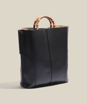 【ロペ/ROPE'】の【E POR】BAMBOO BAG Large/A4対応・通勤・26SS 人気、トレンドファッション・服の通販 founy(ファニー) ファッション Fashion レディースファッション Fashion for Women エレガント 上品 Elegant ショルダー Shoulder, Shoulder Strap シンプル Simple, Minimal スマート Smart, Elegant スーツ Suit, Formalwear ハーフ Half, Half-Length ボンディング Bonding, Bonded Fabric ポケット Pocket, Pocket Detail マグネット Magnet, Magnetic Closure S/S・春夏 SS, Spring/Summer, Warm Season おすすめ Recommended / Our Picks 夏 Summer ビジネス 仕事 通勤 Business / Work / Commuting 2026年 2026 |ID:prp329100004815171