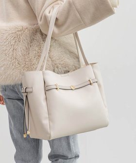 【ランダ/RANDA】の【A4対応】モノグラムパーツベルトトートバッグ 人気、トレンドファッション・服の通販 founy(ファニー) ファッション Fashion レディースファッション Fashion for Women バッグ Bags ベルト&ウエストマーク Belts & Waist Accessories コンパクト Compact, Small Size ハンカチ Handkerchief, Hanky フォルム Silhouette, Form ポケット Pocket, Pocket Detail ポーチ Pouch, Small Case マグネット Magnet, Magnetic Closure エレガント 上品 Elegant 傘 Umbrella, Parasol 台形 A-Line, Trapezoid Shape 財布 Wallet, Purse ビジネス 仕事 通勤 Business / Work / Commuting |ID:prp329100004815208