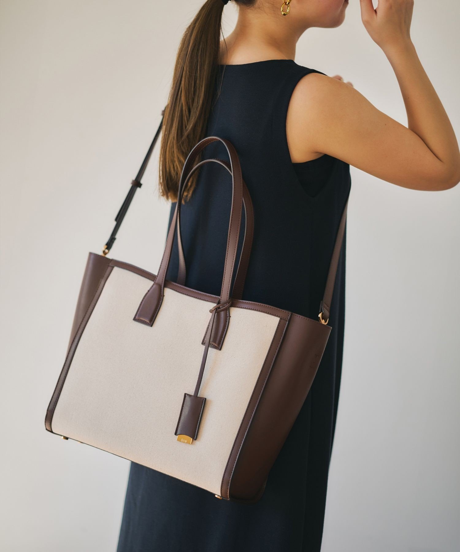 【ロペ/ROPE'】の【E POR】I BAG Wide【通勤】【A4対応】【軽量】 インテリア・キッズ・メンズ・レディースファッション・服の通販 founy(ファニー) 　ファッション　Fashion　レディースファッション　Fashion for Women　エレガント 上品　Elegant　キャンバス　Canvas, Canvas Fabric　軽量　Lightweight, Ultra Light　ショルダー　Shoulder, Shoulder Strap　シンプル　Simple, Minimal　スーツ　Suit, Formalwear　財布　Wallet, Purse　ビッグ　Big, Oversized　フォルム　Silhouette, Form　ベーシック　Basic, Essential　ポケット　Pocket, Pocket Detail　おすすめ　Recommended / Our Picks　ビジネス 仕事 通勤　Business / Work / Commuting　ダークブラウン(20)|ID: prp329100004815224 ipo3291000000034973874