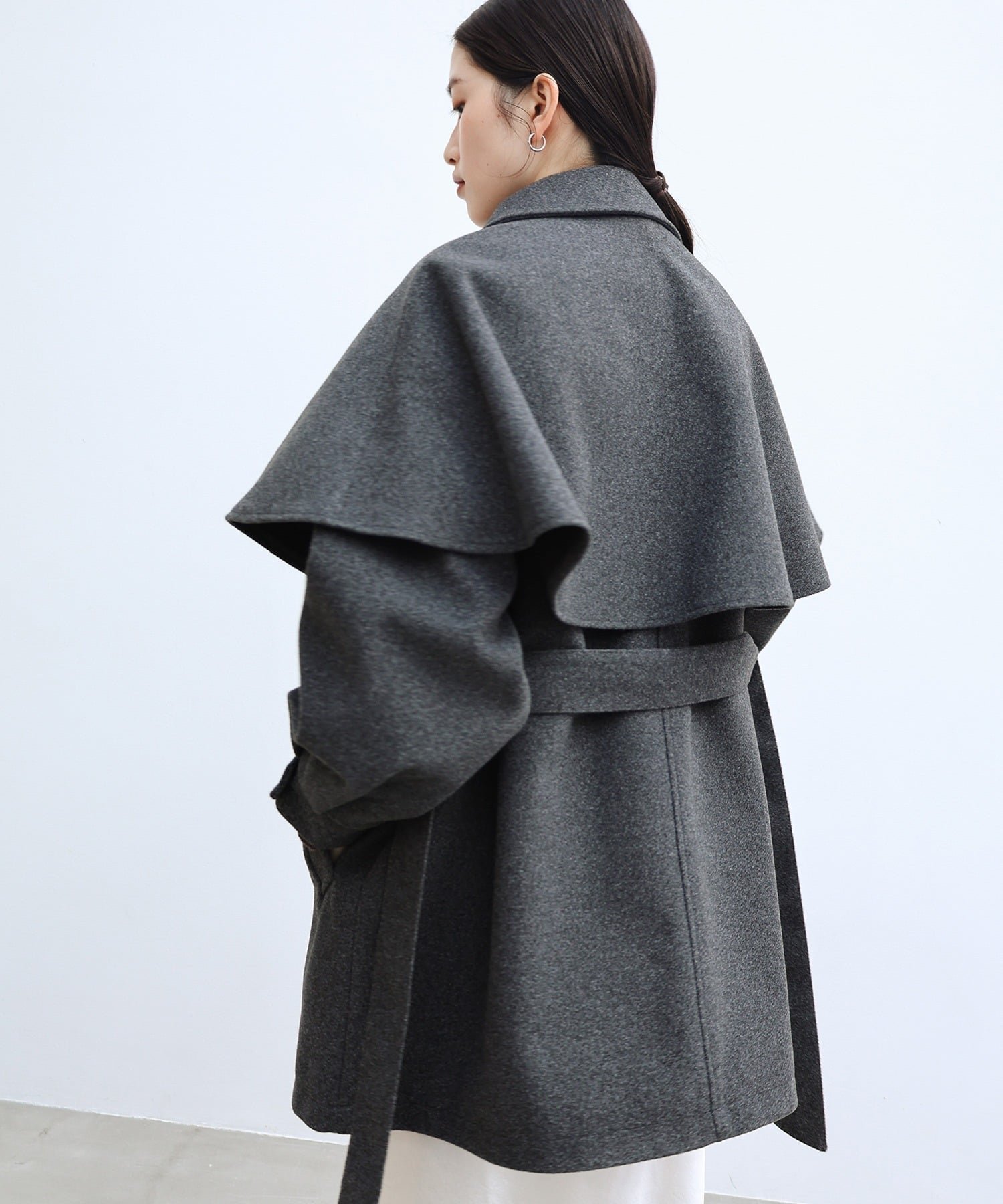 【アンドミー/andme】のフェイクウール ミドル コート ケープ ベルト付き インテリア・キッズ・メンズ・レディースファッション・服の通販 founy(ファニー) 　ファッション　Fashion　レディースファッション　Fashion for Women　アウター　Coat / Outerwear Collection　コート・ロングコート・ピーコート　Long Coats, Peacoats & More　ベルト&ウエストマーク　Belts & Waist Accessories　インナー　Innerwear　シンプル　Simple, Minimal　トレンド　Trend, Trending Now　フレア　Flare, Flared　ポケット　Pocket, Pocket Detail　ミドル　Middle Length, Mid Height　おすすめ　Recommended / Our Picks　杢チャコールグレー|ID: prp329100004815314 ipo3291000000034974625