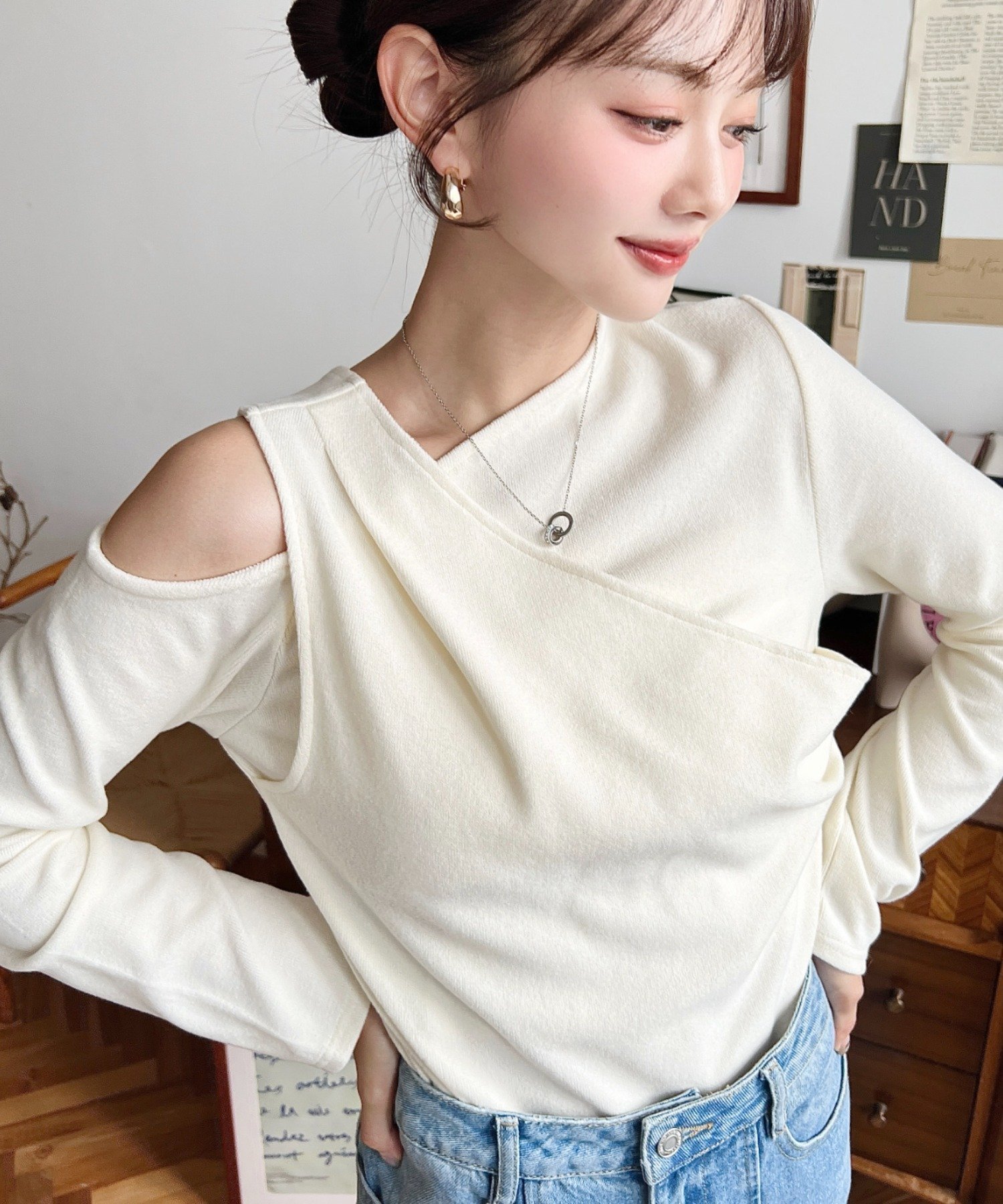 【モーメントプラス/moment+ / MEN】のレイヤードライクワンショルニットソープルオーバー インテリア・キッズ・メンズ・レディースファッション・服の通販 founy(ファニー) 　ファッション　Fashion　メンズファッション　Fashion for Men　トップス・カットソー　Cut & Sew Tops　ニット・セーター / 定番トップス　Knit Tops & Sweaters　シューズ　Shoes, Footwear　ショルダー　Shoulder, Shoulder Strap　シンプル　Simple, Minimal　スニーカー　Sneakers, Trainers　スラックス　Slacks, Dress Pants　タイトスカート　Pencil Skirt, Tight Skirt　デニム　Denim, Jeans Material　トレンド　Trend, Trending Now　ドレープ　Drape, Draping Fabric　ニットソー　Knit-Sewn, Cut & Sew Knit　バランス　Balance, Style Balance　バレエ　Ballet, Ballet Style　フレア　Flare, Flared　ベーシック　Basic, Essential　再入荷　Restock / Back in Stock　プチプライス・低価格　Affordable / Budget Price　アイボリー|ID: prp329100004815339 ipo3291000000034974739