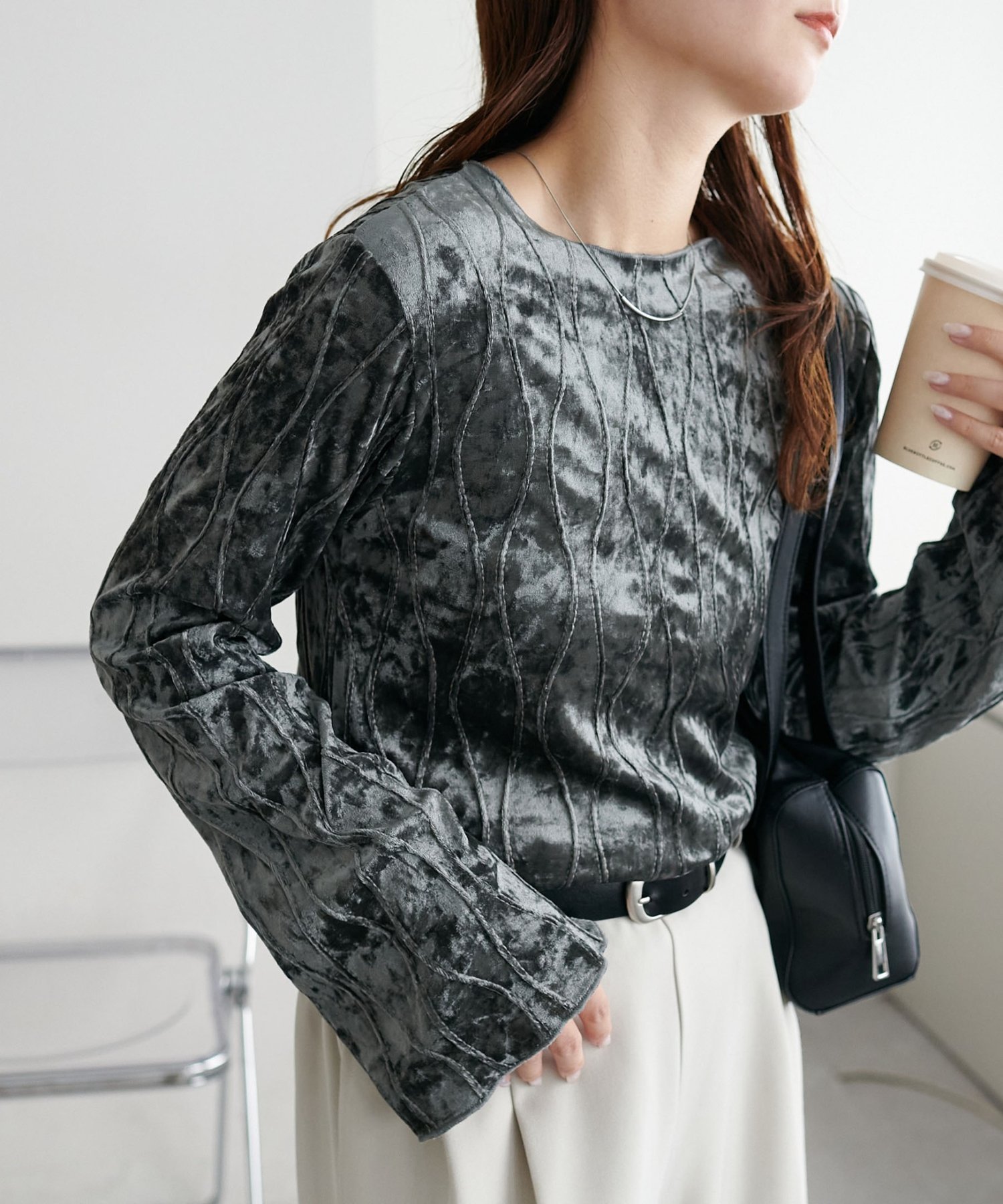 【ディスコート/Discoat】の【WEB限定】なみなみベロアプルオーバー インテリア・キッズ・メンズ・レディースファッション・服の通販 founy(ファニー) 　ファッション　Fashion　レディースファッション　Fashion for Women　トップス・カットソー　Cut & Sew Tops　カジュアルプルオーバー・ニットトップス　Pullovers & Knit Tops / Casual Pullovers　ベロアトップス　Velour Tops / Velvet-Look Items　おすすめ　Recommended / Our Picks　シンプル　Simple, Minimal　デニム　Denim, Jeans Material　フェミニン　Feminine, Girly　フレア　Flare, Flared　ベロア　Velour, Soft Velvet　エレガント 上品　Elegant　チャコールグレー|ID: prp329100004815364 ipo3291000000034975059