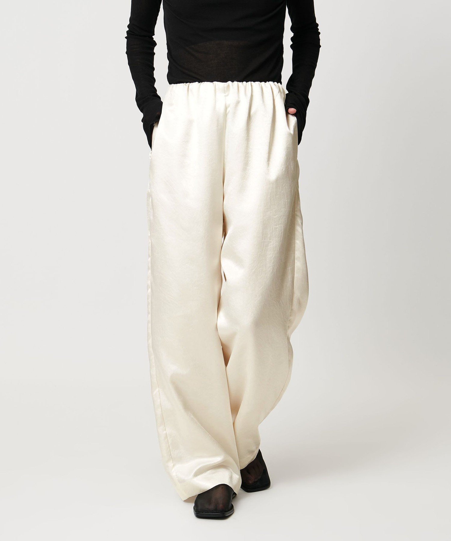 【ユナイテッドアローズ/UNITED ARROWS】のMARW UNITED ARROWS ワッシャー サテンパンツ WHITE インテリア・キッズ・メンズ・レディースファッション・服の通販 founy(ファニー) 　ファッション　Fashion　レディースファッション　Fashion for Women　パンツ　Pants & Trousers　ギャザー　Gathered, Ruffled　サテン　Satin, Glossy Fabric　人気　Popular, Best Seller　ワッシャー　Washer, Crinkled Finish　おすすめ　Recommended / Our Picks　ビジネス 仕事 通勤　Business / Work / Commuting　OFF WHITE|ID: prp329100004815432 ipo3291000000034975648