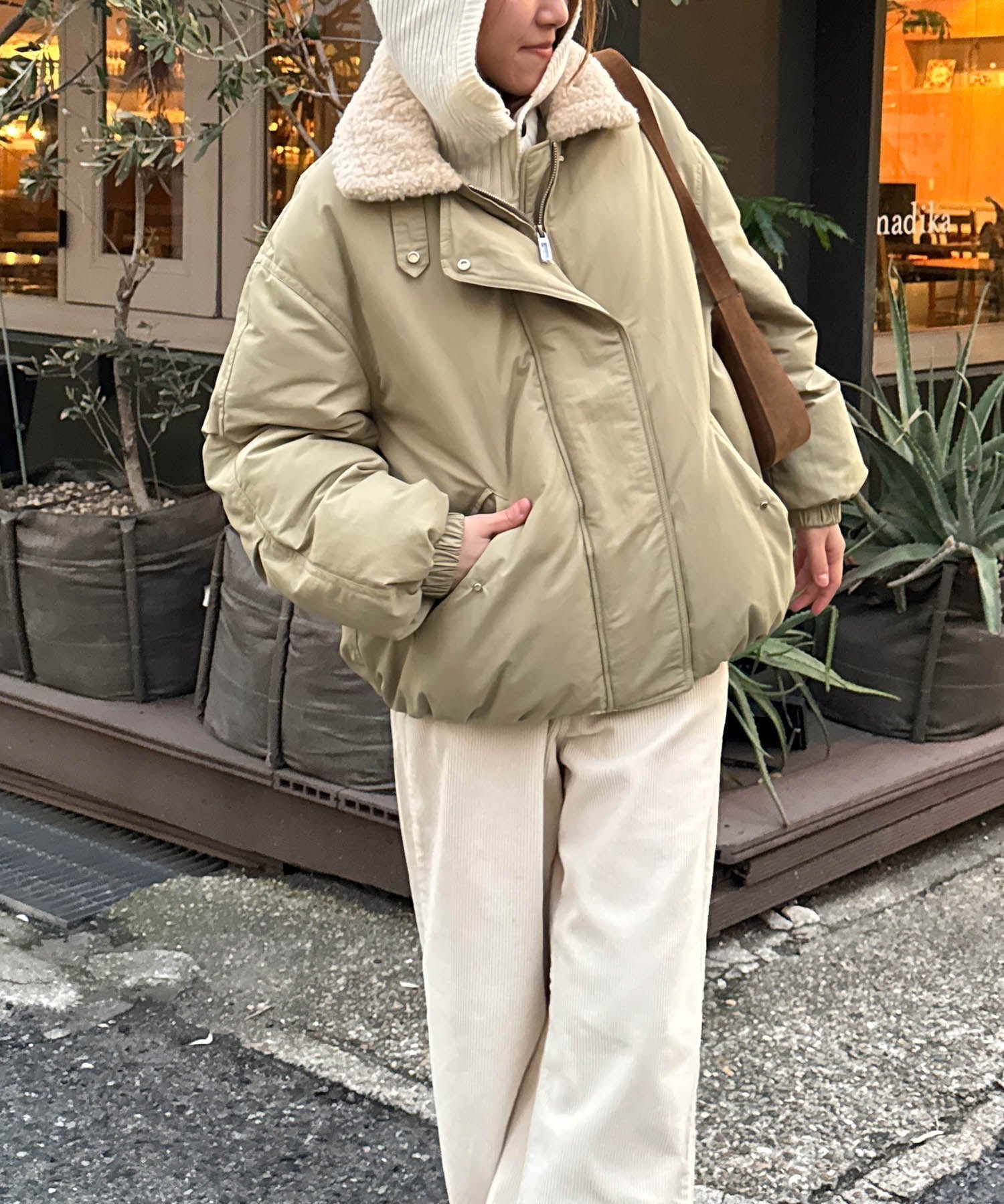 【キャナルジーン/CANAL JEAN】のEl mar ボア襟ダウンジャケット インテリア・キッズ・メンズ・レディースファッション・服の通販 founy(ファニー) 　ファッション　Fashion　レディースファッション　Fashion for Women　アウター　Coat / Outerwear Collection　レディースジャケット・軽アウター　Jackets　ギャザー　Gathered, Ruffled　ジャケット　Jacket, Outerwear　ダウン　Down, Puffer　ハイネック　High Neck, Mock Neck　フェザー　Feather, Feather Detail　フェミニン　Feminine, Girly　ポケット　Pocket, Pocket Detail　軽量　Lightweight, Ultra Light　防寒　Cold Protection, Winter-Ready　カーキ|ID: prp329100004815495 ipo3291000000034976118