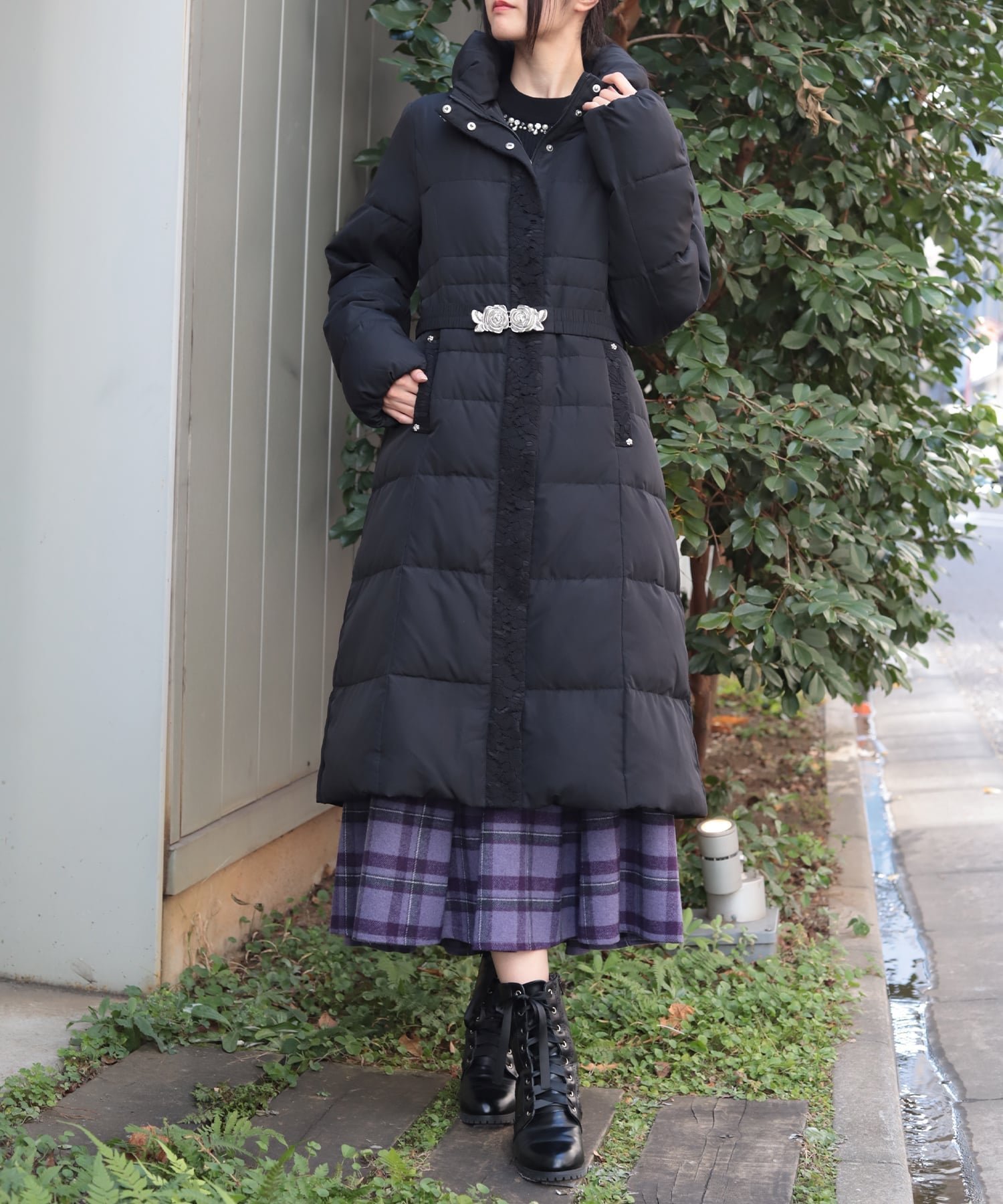【アクシーズファム/axes femme】のシェイプ切替ロングダウンCO インテリア・キッズ・メンズ・レディースファッション・服の通販 founy(ファニー) 　ファッション　Fashion　レディースファッション　Fashion for Women　シェイプ　Shape, Slim Fit　シンプル　Simple, Minimal　ダウン　Down, Puffer　デニム　Denim, Jeans Material　フェミニン　Feminine, Girly　レース　Lace, Lace Fabric　ロング　Long, Long-Length　冬　Winter / This Winter　切替　Switching, Contrast Panel　定番　Standard, Basic Item　防寒　Cold Protection, Winter-Ready　黒|ID: prp329100004815504 ipo3291000000034976215