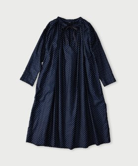 【フォーティファイブ アール/45R】のドットプリントのシュシュスモックドレス(インディゴ) 人気、トレンドファッション・服の通販 founy(ファニー) ファッション Fashion レディースファッション Fashion for Women ワンピース Dresses フォーマル・パーティードレス・結婚式用ドレス Elegant & Casual Dresses シュシュ&ヘアアクセ/ヘアアレンジ Scrunchies & Hair Accessories インディゴ Indigo Denim ギャザー Gathered, Ruffled サテン Satin, Glossy Fabric スモック Smock, Smock Dress ドット Polka Dot, Dot Pattern ドレス Dress, One-Piece プリント Print, Printed Pattern 手描き Hand-Drawn, Illustrated |ID:prp329100004815629