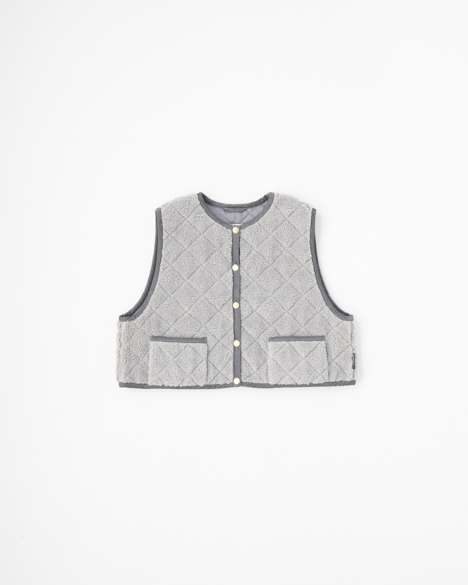 【トラディショナル ウェザーウェア/TWW / Traditional Weatherwear】のARKLEY GILET ECO FUR 人気、トレンドファッション・服の通販 founy(ファニー) 　ファッション　Fashion　レディースファッション　Fashion for Women　アウター　Coat / Outerwear Collection　トップス・カットソー　Cut & Sew Tops　ベスト&ジレ / 重ね着スタイル　Vests & Gilets　コンパクト　Compact, Small Size　コーデュロイ　Corduroy, Cord Fabric　ドット　Polka Dot, Dot Pattern　パイピング　Piping, Trim Design　フォルム　Silhouette, Form　ムートン　Shearling, Mouton　リュクス　Luxury, Elegant, High-End, Chic　 other-1|ID: prp329100004815658 ipo3291000000034977467