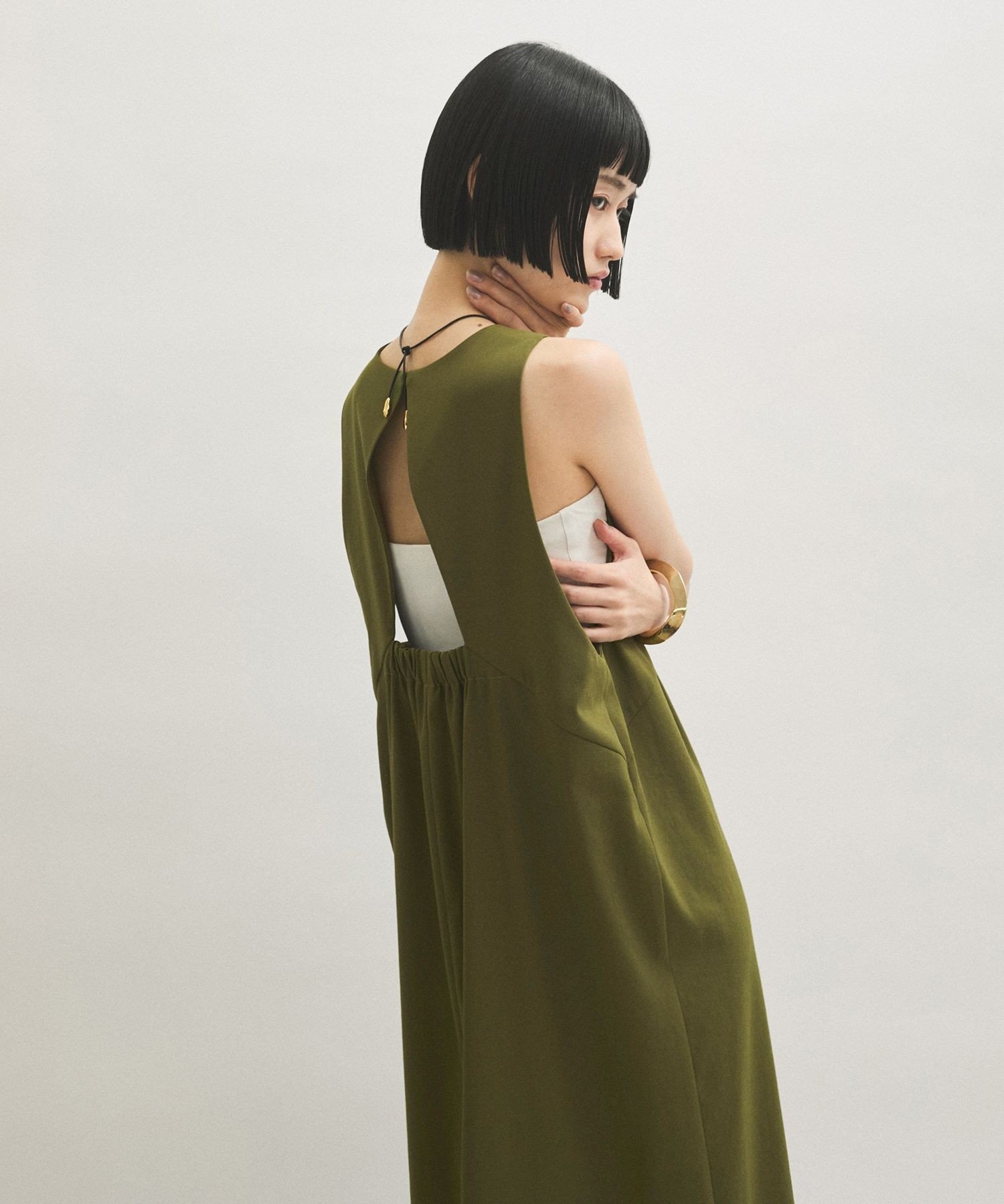 【アダム エ ロペ/ADAM ET ROPE'】のバックオープンストレートワンピース 人気、トレンドファッション・服の通販 founy(ファニー) 　ファッション　Fashion　レディースファッション　Fashion for Women　ワンピース　Dresses　アクセサリー　Fashion Accessories　インナー　Innerwear　春　Spring　キャミソール　Camisole, Spaghetti Strap Top　ギャザー　Gathered, Ruffled　ストレッチ　Stretch, Stretchy Fabric　ストレート　Straight, Straight Cut　スリット　Slit, Slit Detail　センター　Center, Center Line　タンブラー　Tumbler, Travel Mug　ポケット　Pocket, Pocket Detail　S/S・春夏　SS, Spring/Summer, Warm Season　おすすめ　Recommended / Our Picks　夏　Summer　エレガント 上品　Elegant　2025年　2025　2025春夏・S/S　Spring/Summer 2025 SS25　 other-1|ID: prp329100004815664 ipo3291000000034977550