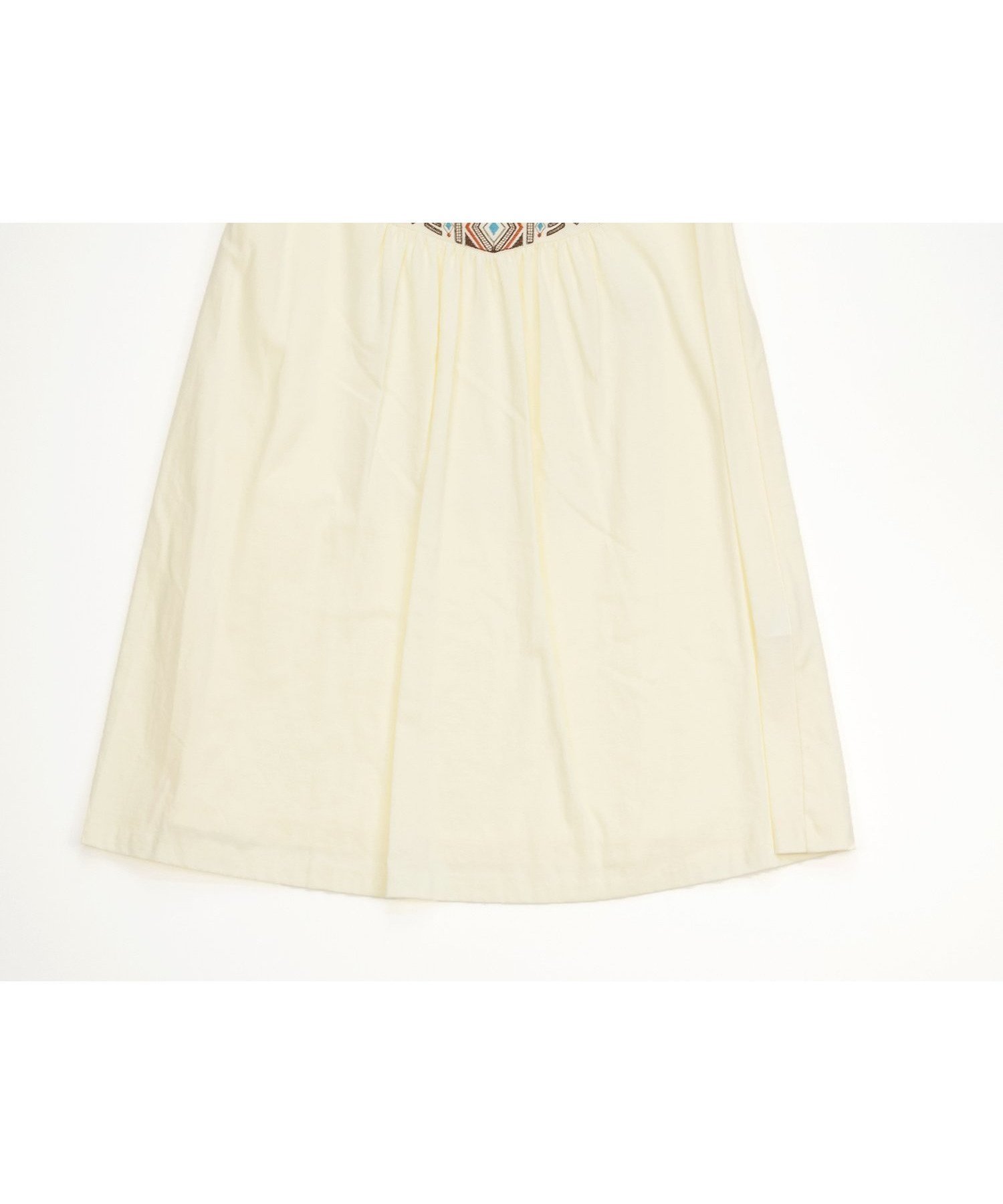 【タバサ/TABASA】のエスニック刺繍チュニック インテリア・キッズ・メンズ・レディースファッション・服の通販 founy(ファニー) 　ファッション　Fashion　レディースファッション　Fashion for Women　トップス・カットソー　Cut & Sew Tops　エスニック　Ethnic Style　ギャザー　Gathered, Ruffled　チュニック　Tunic, Long Top　ノースリーブ　Sleeveless, No-Sleeve　ヨーク　Yoke, Yoke Design　リラックス　Relax, Relaxed Fit　切替　Switching, Contrast Panel　ベージュ|ID: prp329100004815680 ipo3291000000034977695