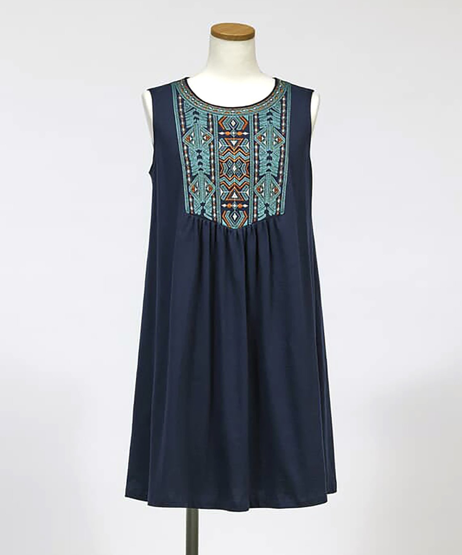 【タバサ/TABASA】のエスニック刺繍チュニック インテリア・キッズ・メンズ・レディースファッション・服の通販 founy(ファニー) 　ファッション　Fashion　レディースファッション　Fashion for Women　トップス・カットソー　Cut & Sew Tops　エスニック　Ethnic Style　ギャザー　Gathered, Ruffled　チュニック　Tunic, Long Top　ノースリーブ　Sleeveless, No-Sleeve　ヨーク　Yoke, Yoke Design　リラックス　Relax, Relaxed Fit　切替　Switching, Contrast Panel　コン|ID: prp329100004815680 ipo3291000000034977697