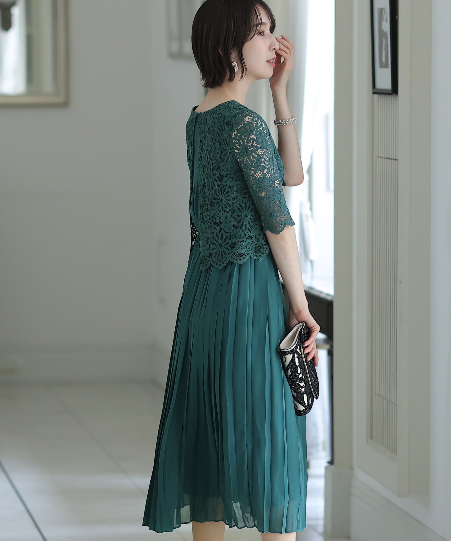 【プールヴー/PourVous】のレース プリーツスカート結婚式オケージョンドレス同窓会パーティードレスお呼ばれ 人気、トレンドファッション・服の通販 founy(ファニー) 　ファッション　Fashion　レディースファッション　Fashion for Women　スカート　Skirts　プリーツスカート / 上品フェミニンスタイル　Pleated Skirts　アクセサリー　Fashion Accessories　クラッチ　Clutch, Clutch Bag　シフォン　Chiffon, Lightweight Fabric　シューズ　Shoes, Footwear　シンプル　Simple, Minimal　スカラップ　Scallop, Scalloped Edge　ドッキング　Docking, Mixed Material　ドレス　Dress, One-Piece　長袖　Long Sleeve, Full Sleeve　フィット　Fit, Slim Fit　フォーマル　Formal, Dressy　フレア　Flare, Flared　プリーツ　Pleats, Pleated　半袖　Short Sleeve, Half Sleeve　ラウンド　Round, Round Neck　レース　Lace, Lace Fabric　ロング　Long, Long-Length　楽ちん　Easy Fit, Comfortable　プチプライス・低価格　Affordable / Budget Price　おすすめ　Recommended / Our Picks　エレガント 上品　Elegant　入学式　Entrance Ceremony　卒業式　Graduation Ceremony　結婚式　Wedding　二次会　After Party　 other-1|ID: prp329100004815686 ipo3291000000034977761